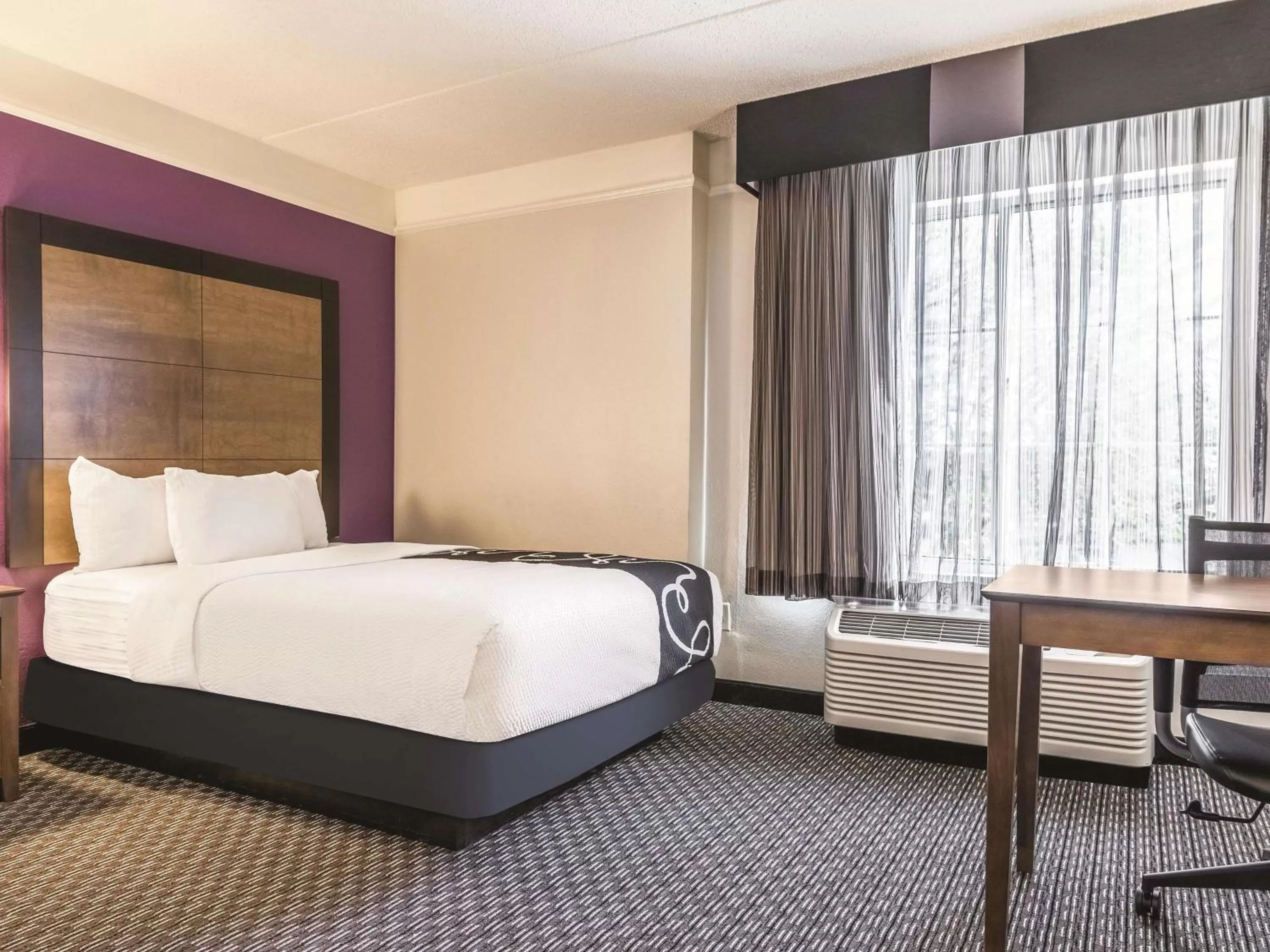 Photo of the whole room, Bed in La Quinta by Wyndham Alexandria Airport