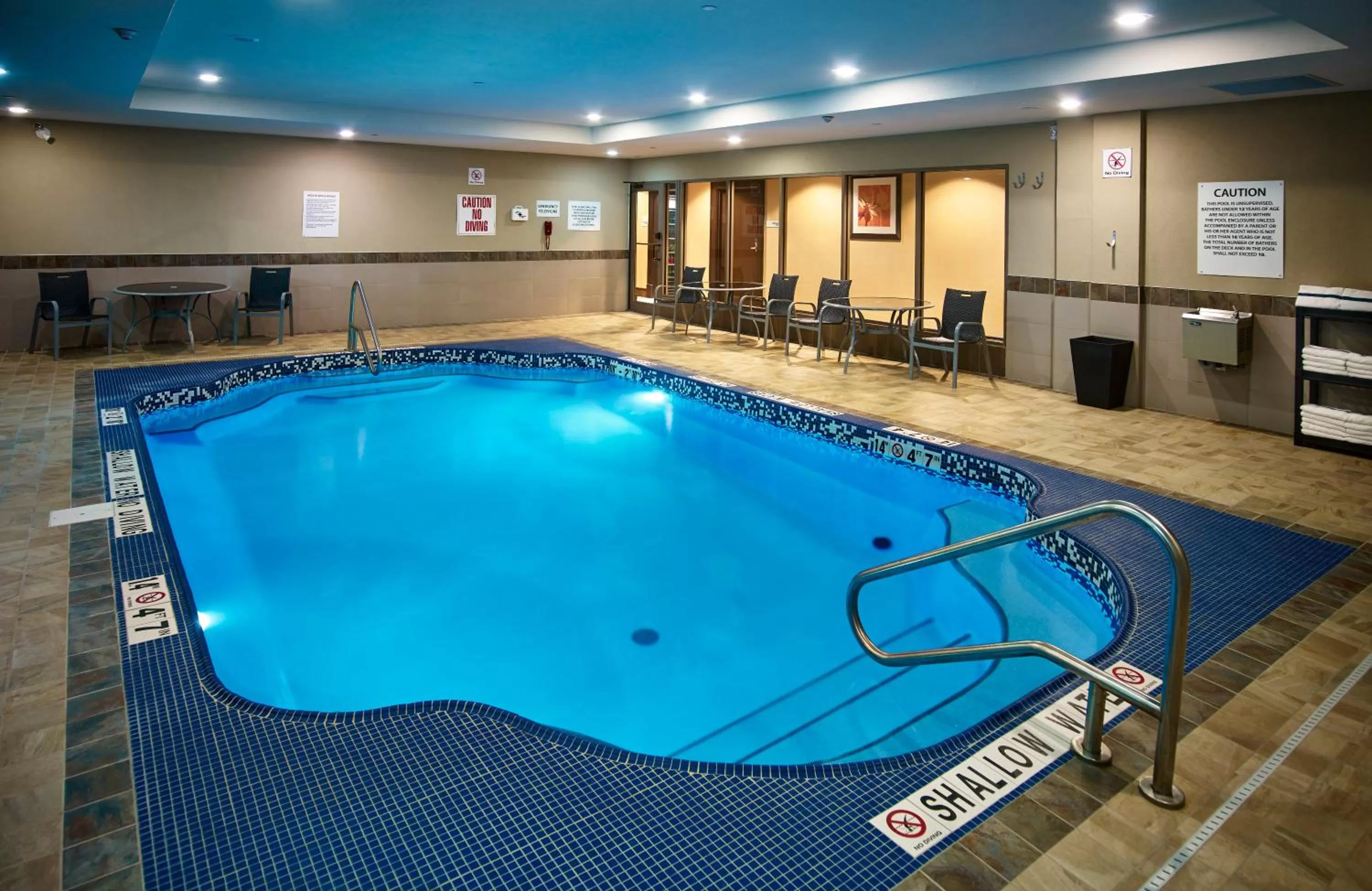 Swimming pool in Holiday Inn Express & Suites Timmins by IHG