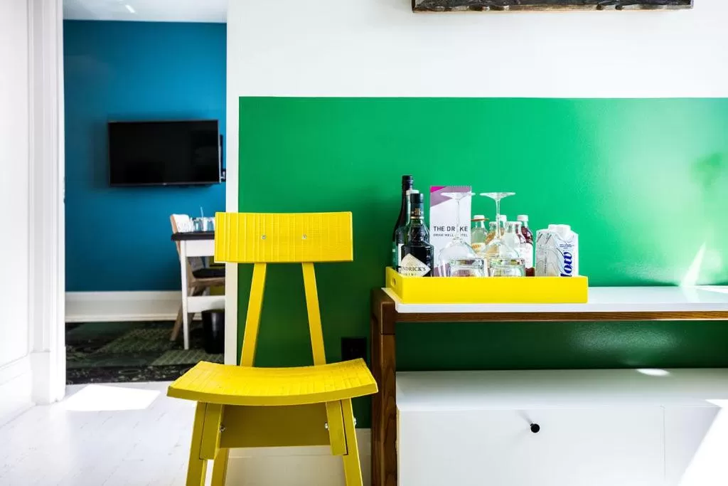 Seating area in Drake Devonshire and Motor Inn