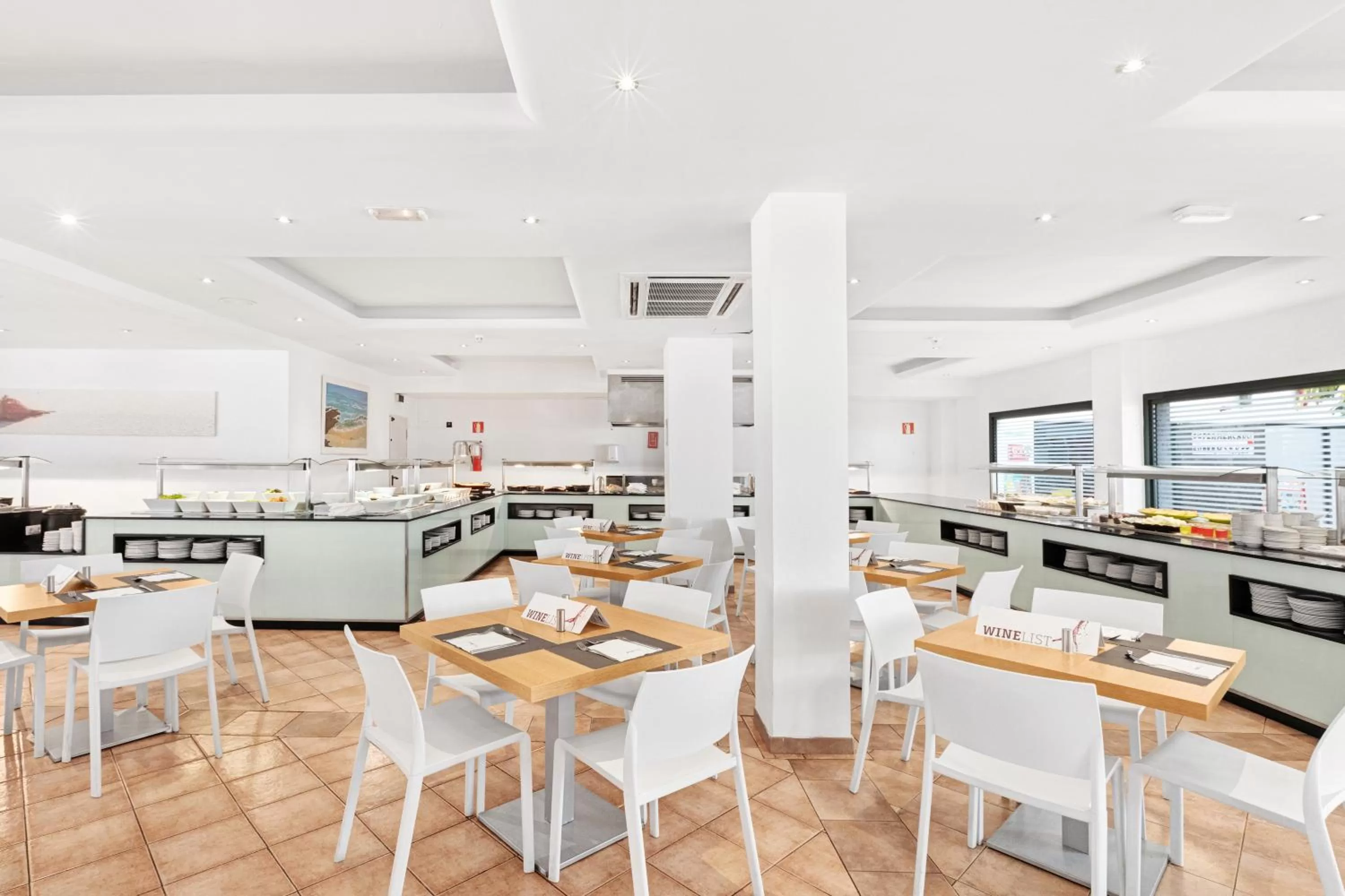 Restaurant/places to eat in Hotel THB Flora