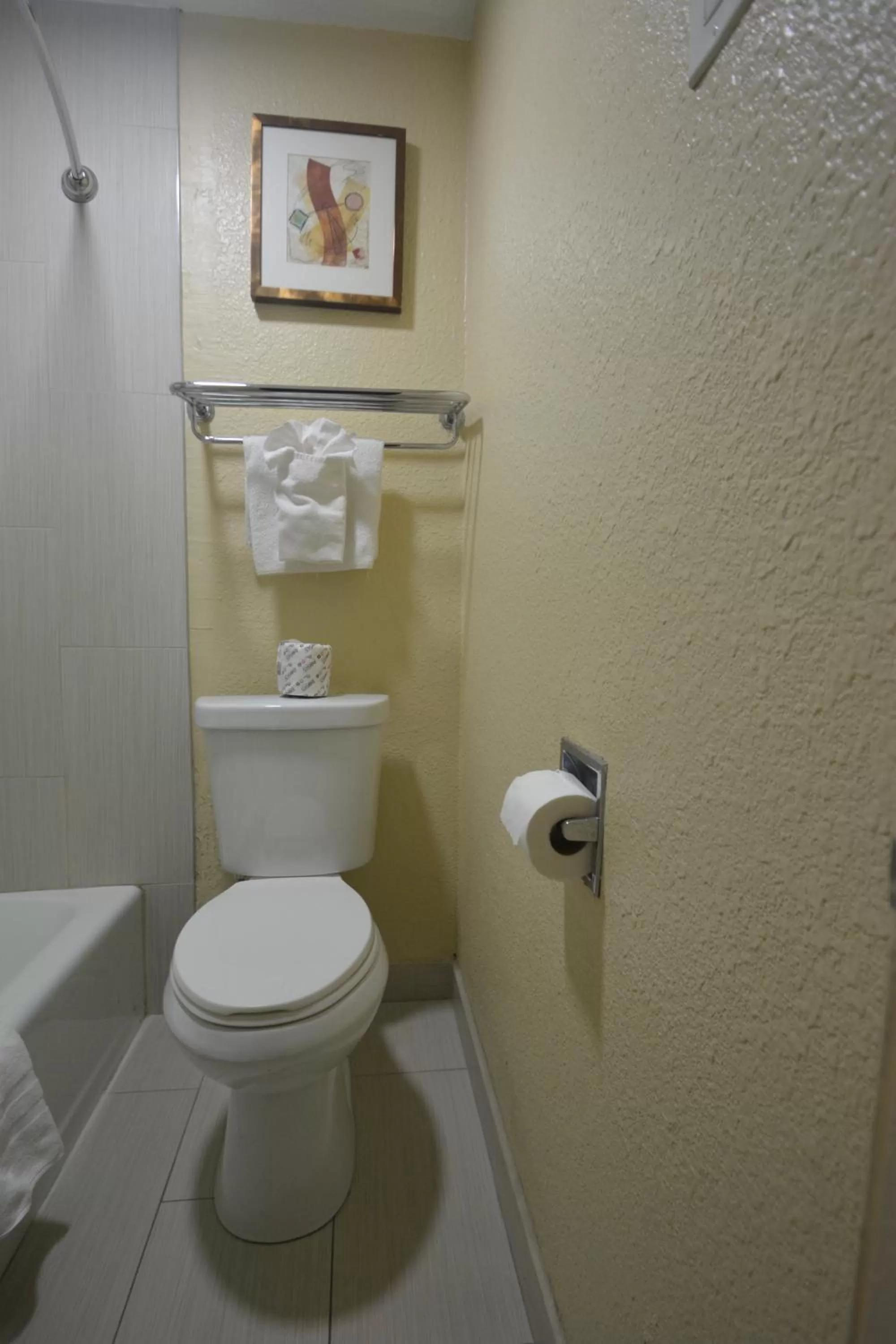 Bathroom in Imperial Inn Oakland