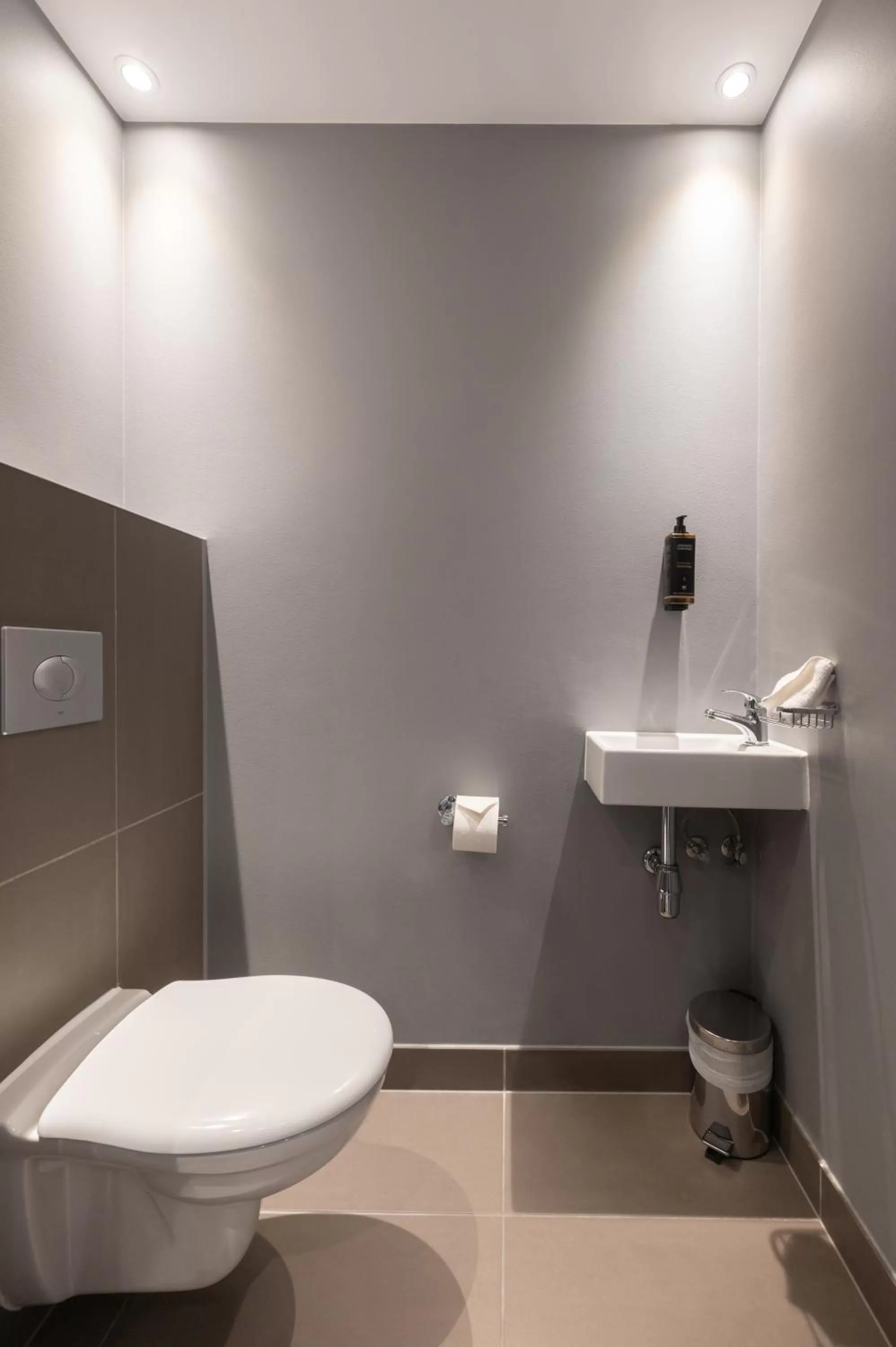 Toilet in Mercure Warszawa Grand