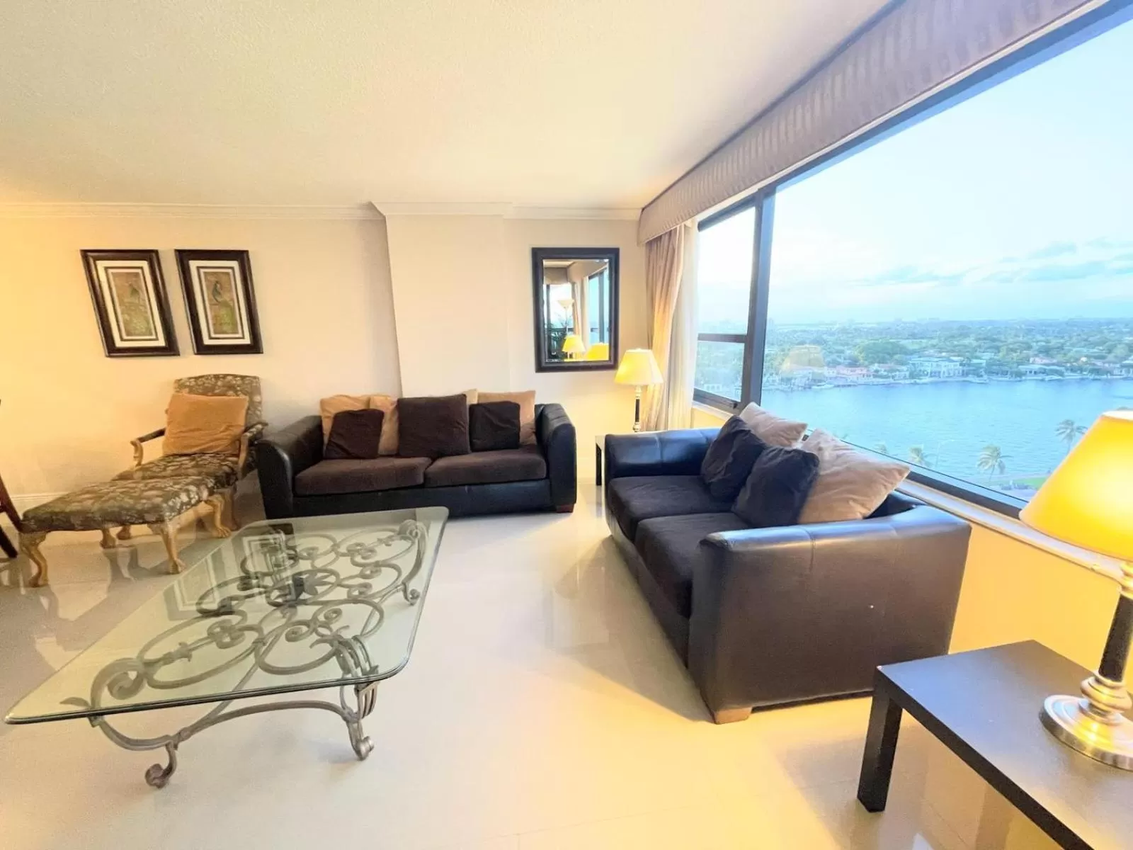 Living room, Seating Area in The Alexander Beach Residences