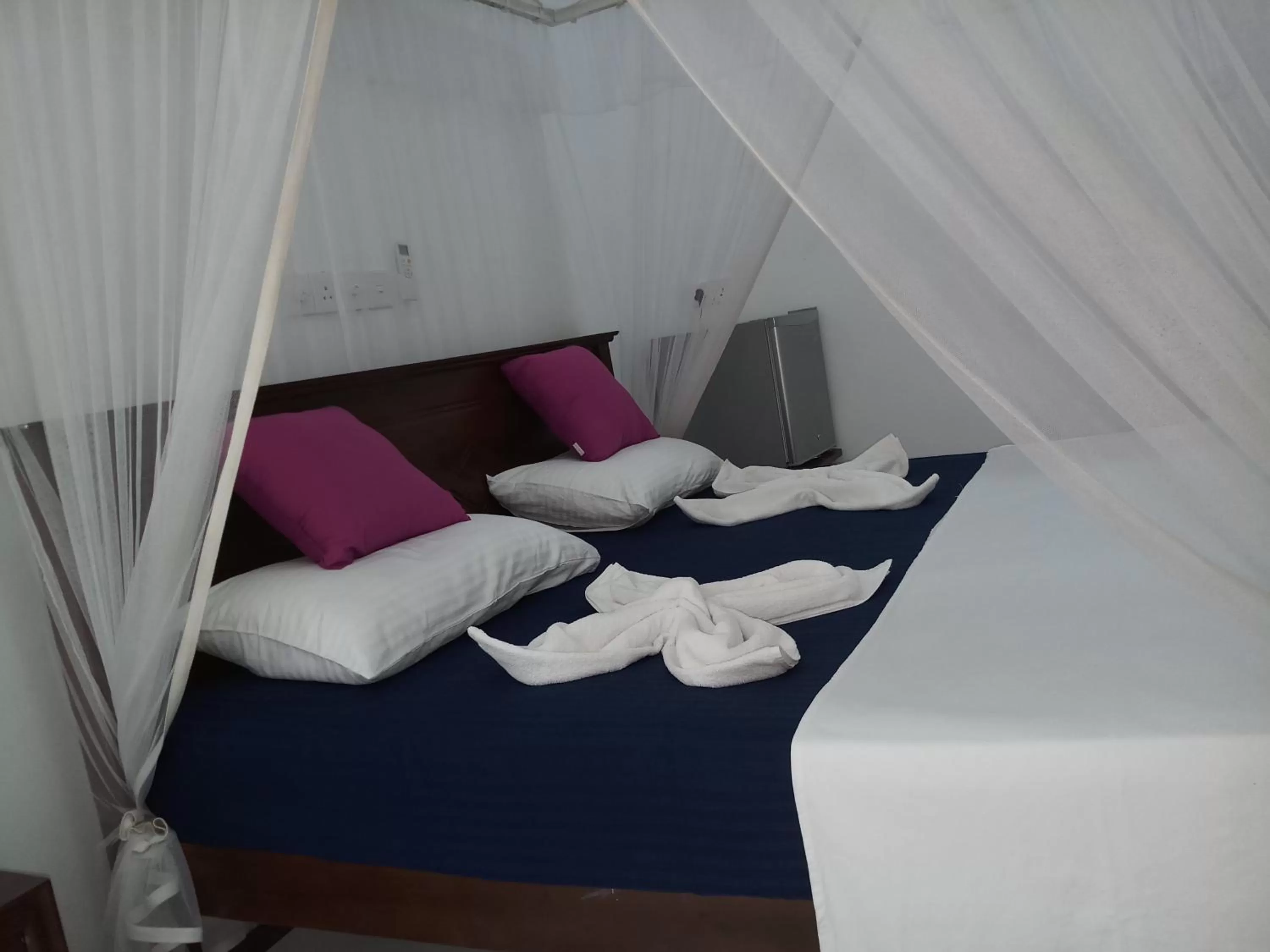 Bedroom, Bed in Turtle Bay Beach Resort