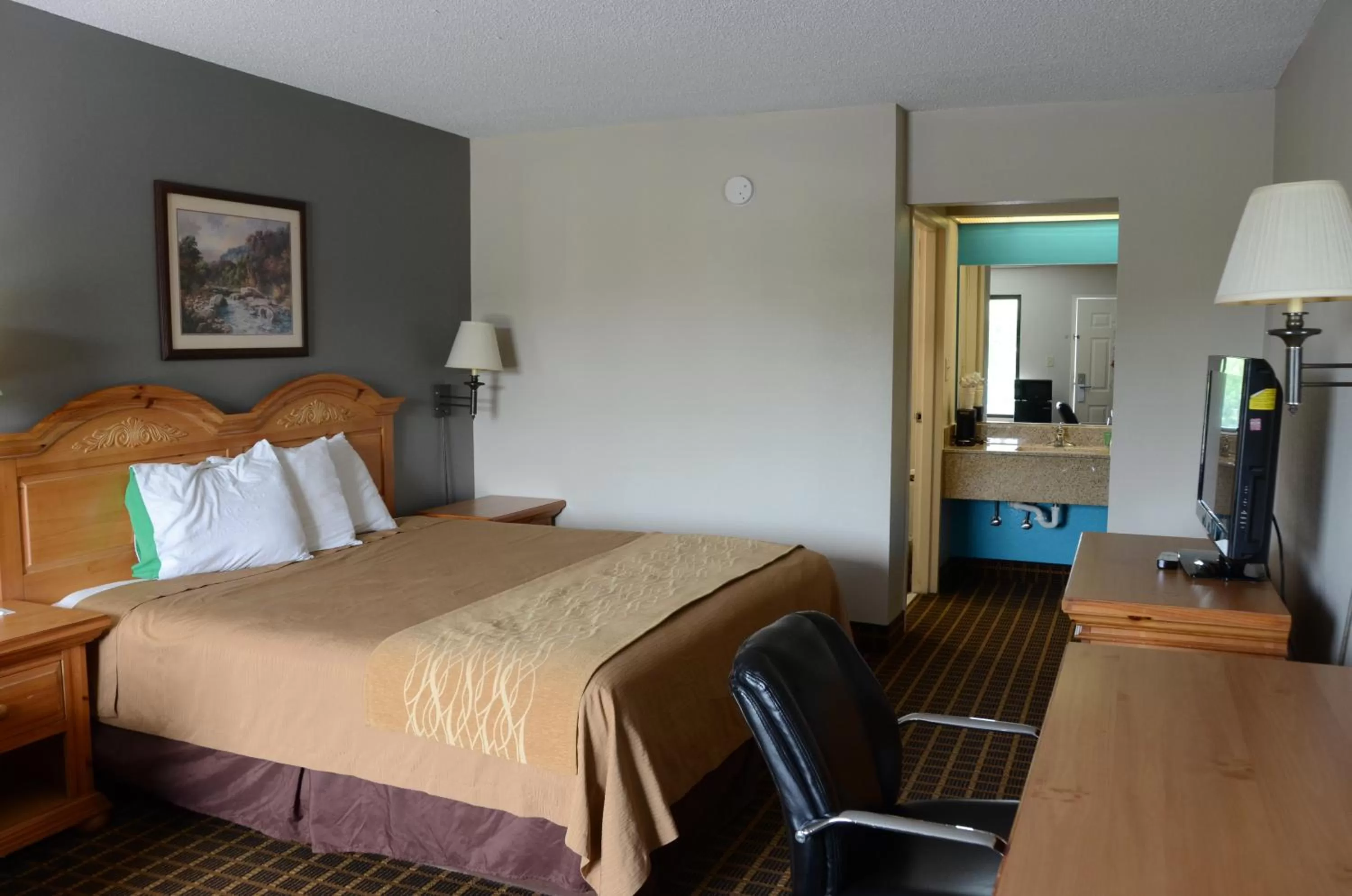 Bed in Clarksville Inn