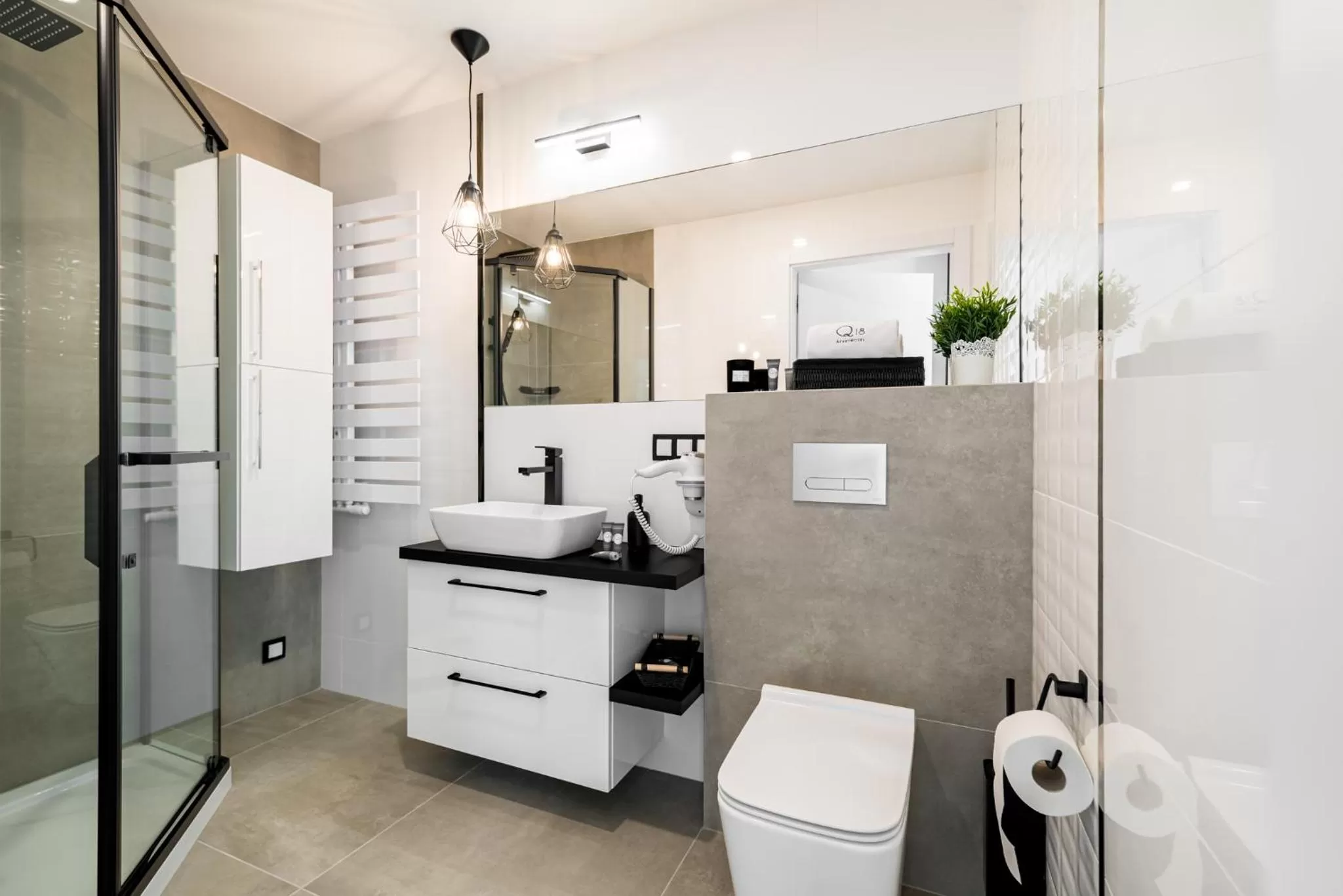 Shower in Q18 ApartHotel