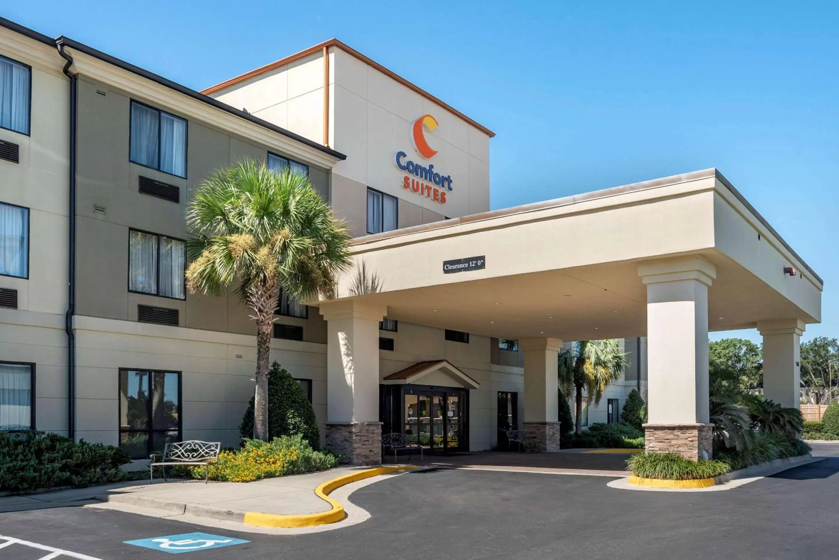 Property building in Comfort Suites Mobile West Tillmans Corner