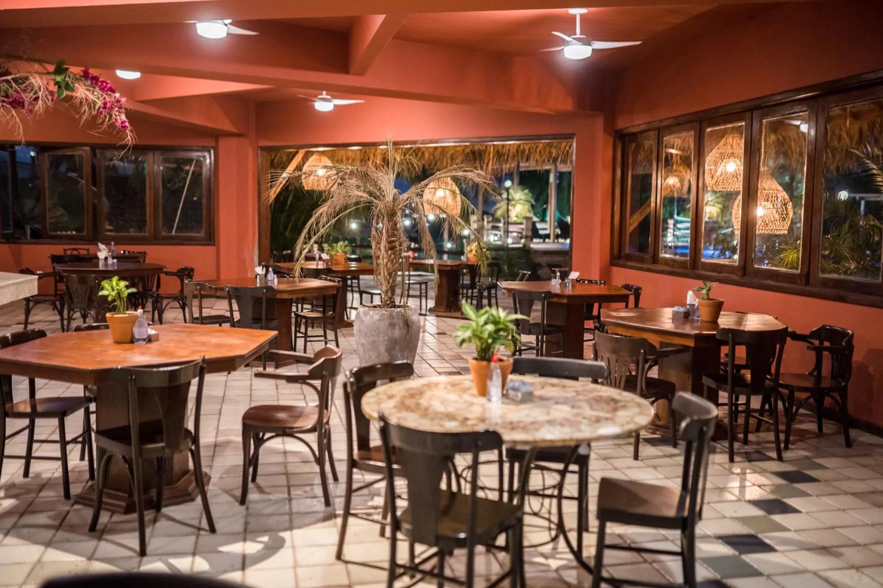 Restaurant/Places to Eat in Hotel Solar