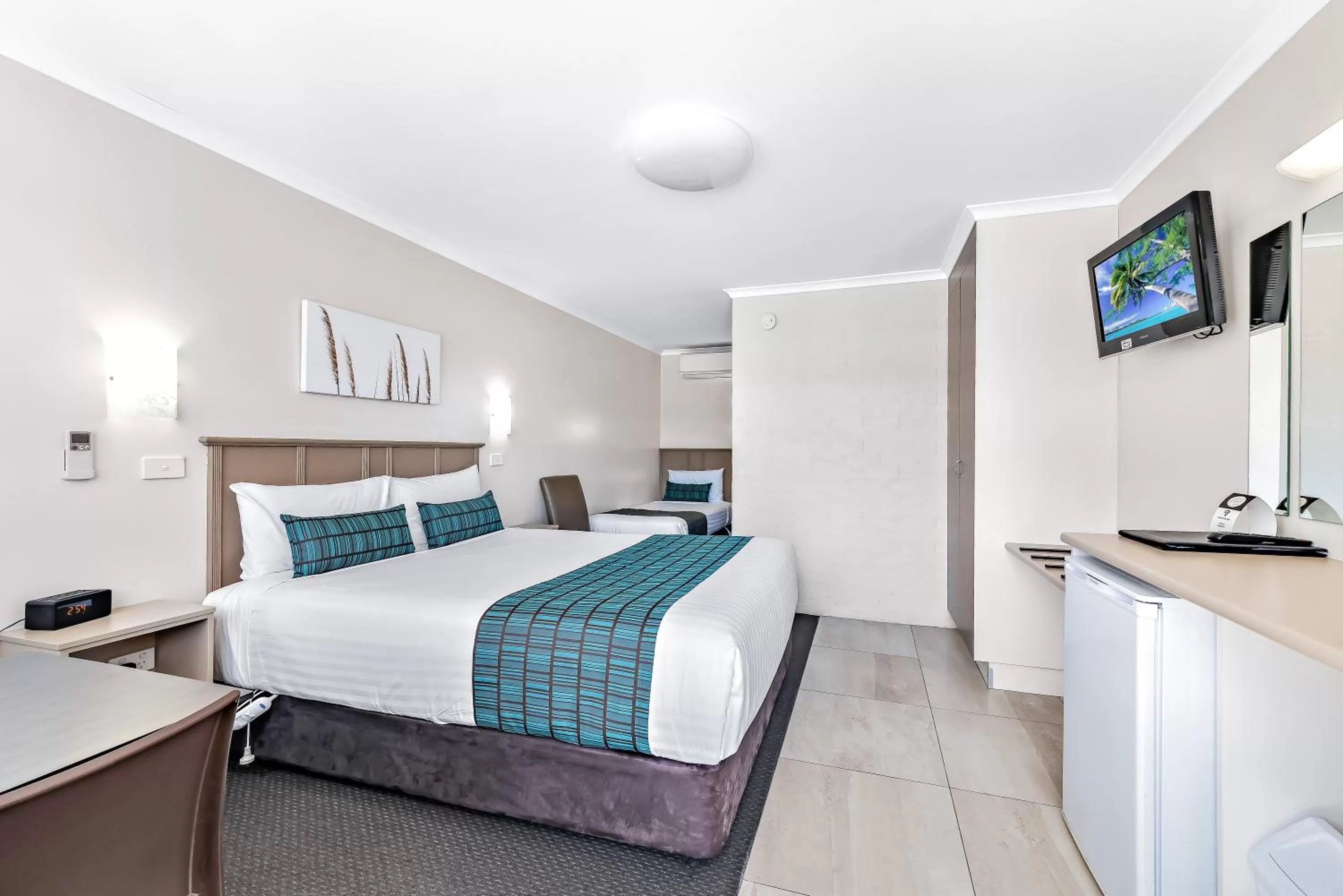 Bed in Apple & Grape Motel