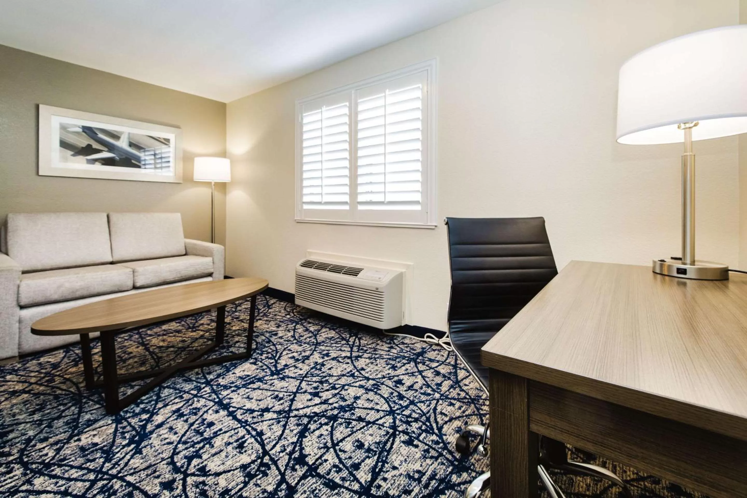 Bedroom in Quality Suites Houston Hobby Airport