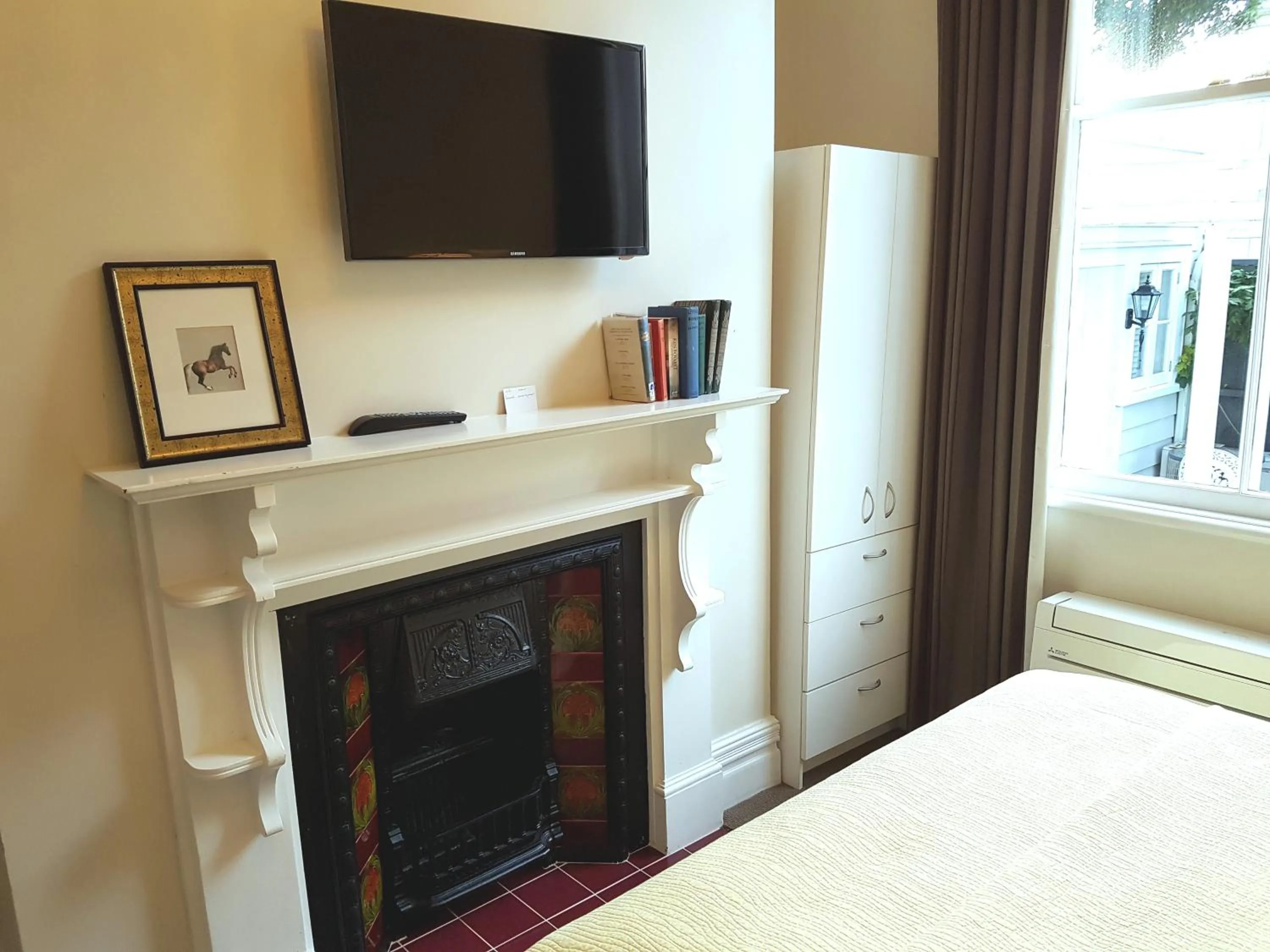 Bed in Ponsonby Manor