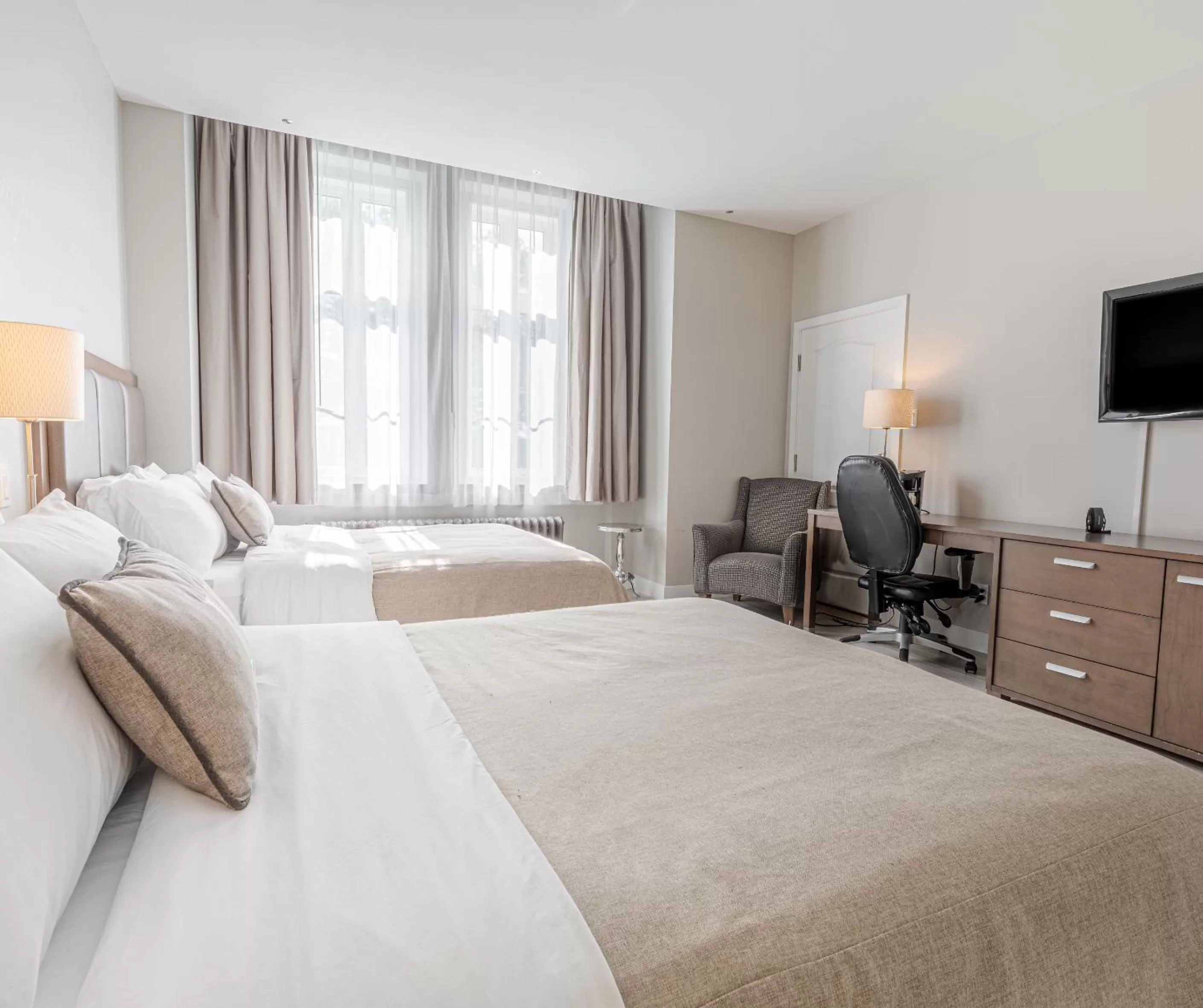 Bed in Hotel Montfort Nicolet