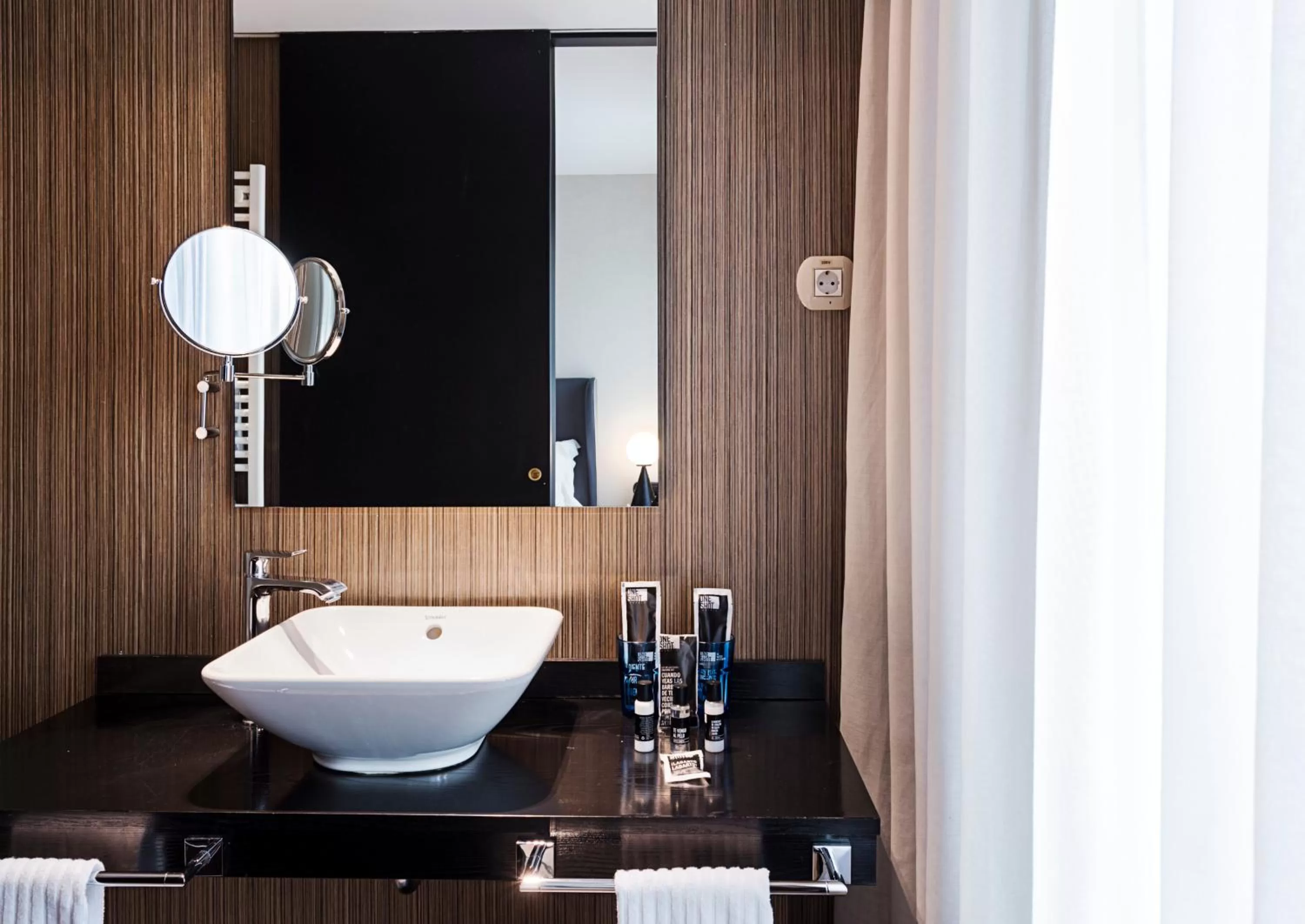 Bathroom in One Shot Luchana