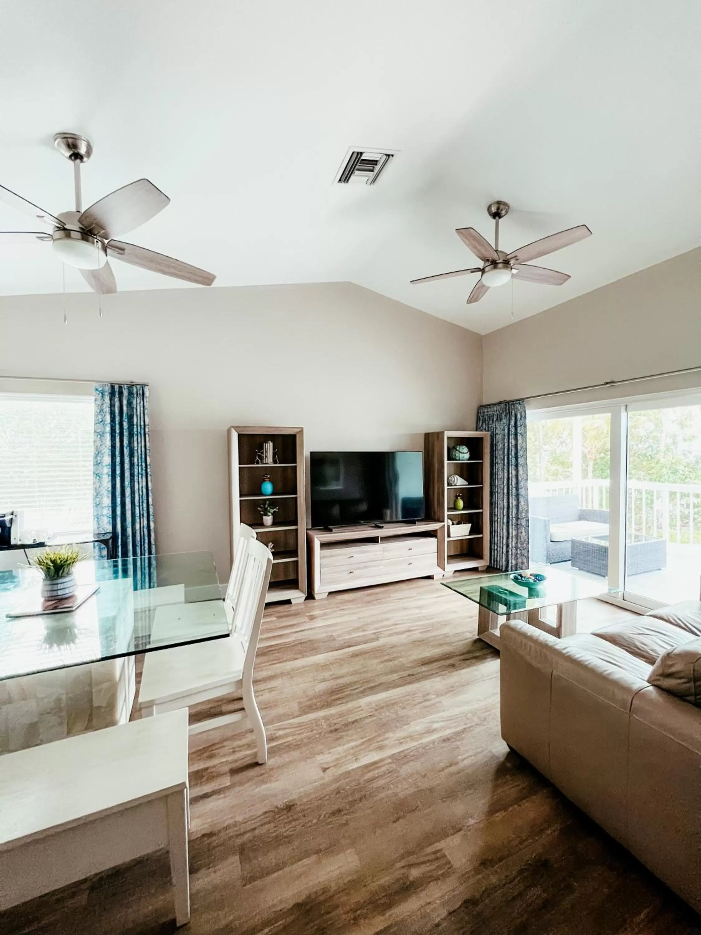 Living room in Bayside Inn Key Largo