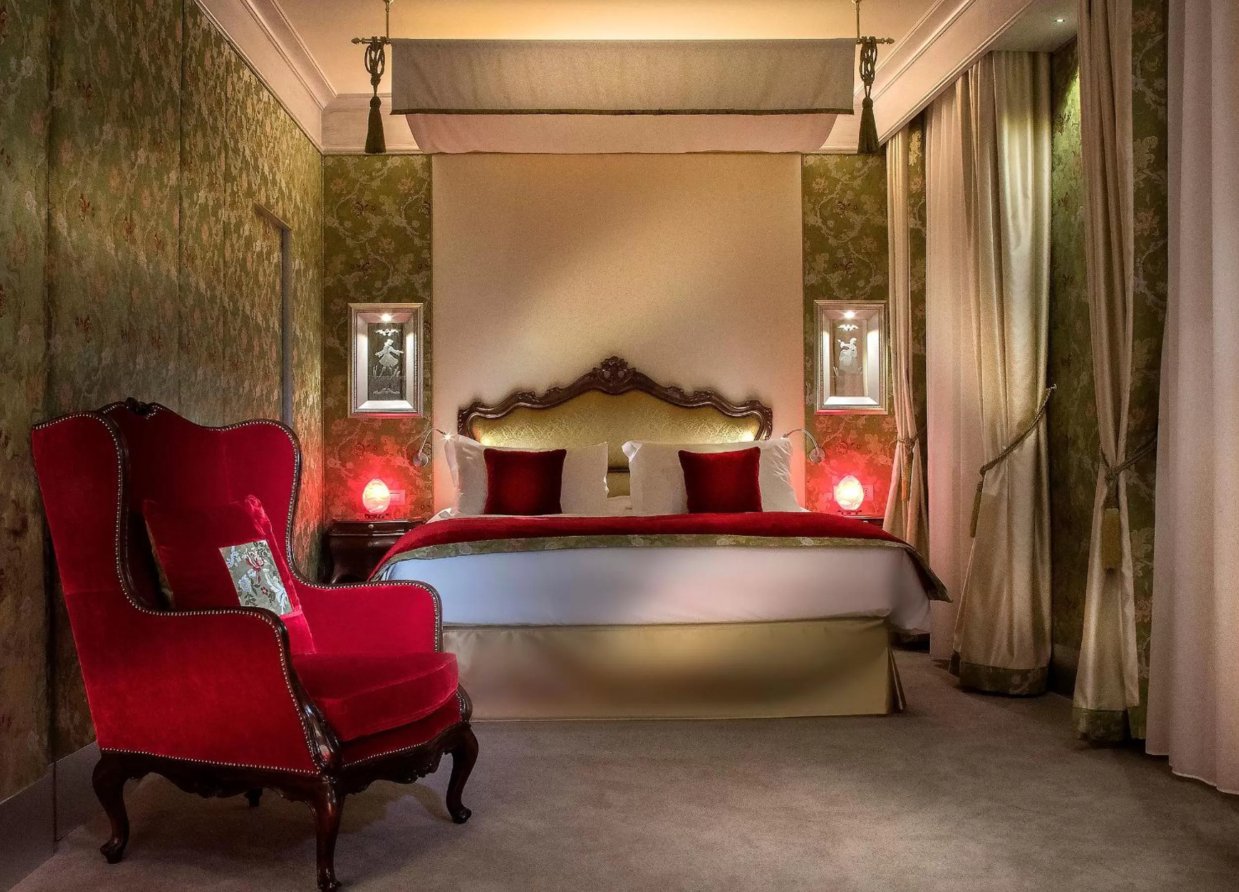 Photo of the whole room, Bed in Papadopoli Hotel Venezia - MGallery Collection