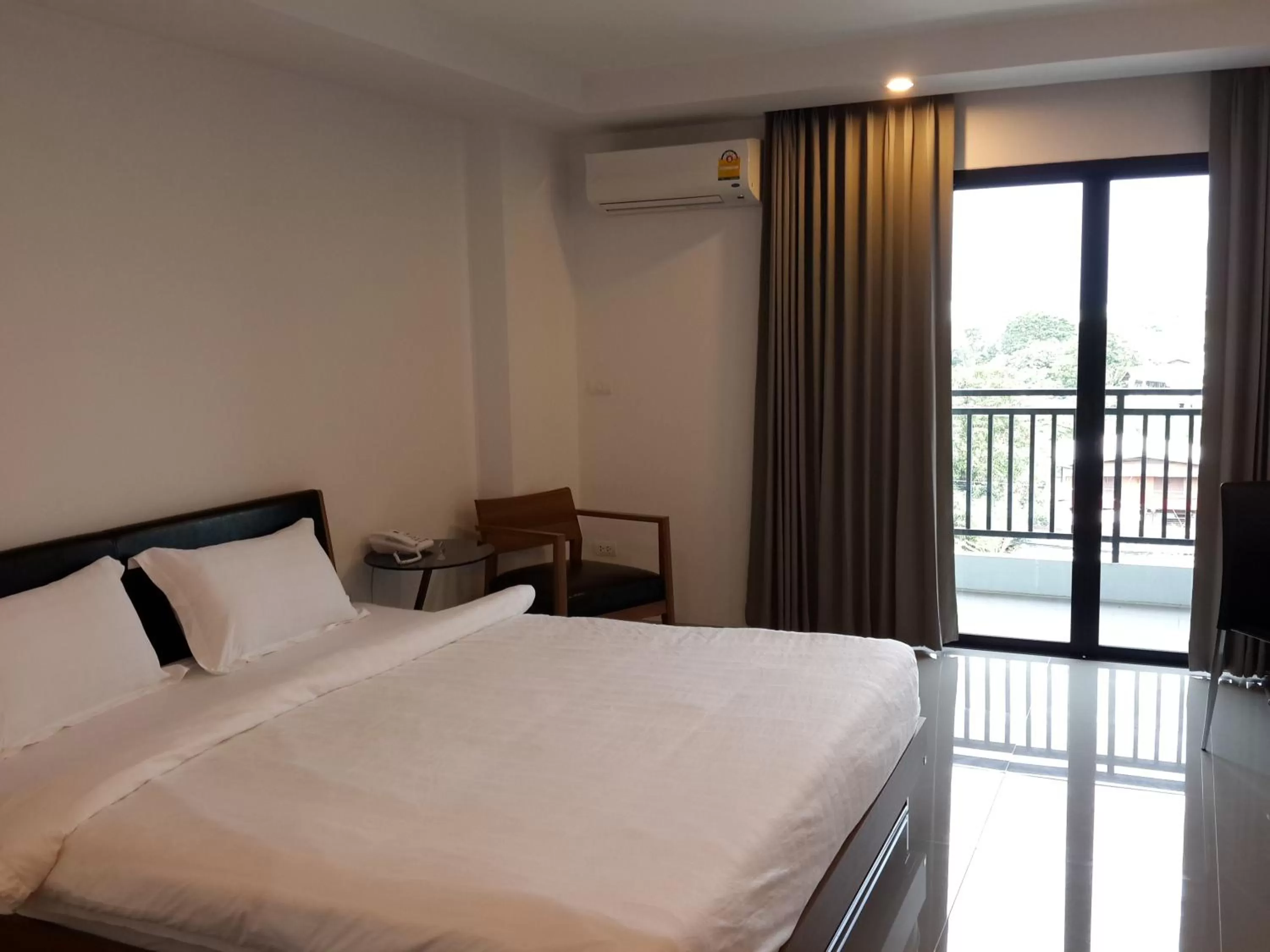 Bedroom, Bed in We Grand Ever 9