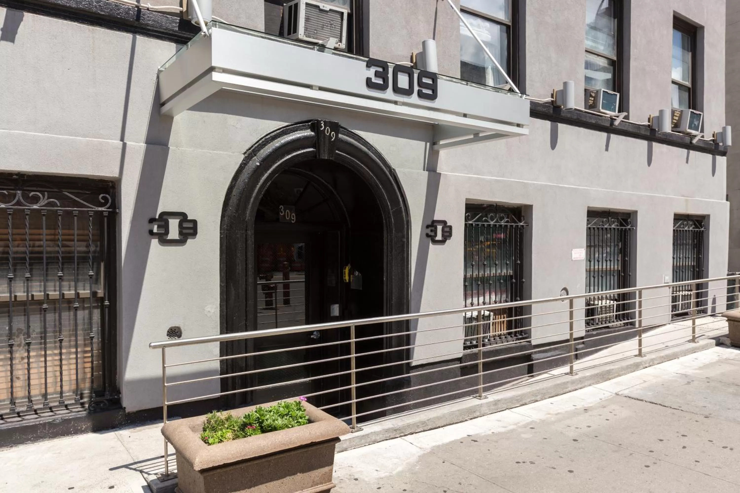 Facade/entrance in Hotel 309