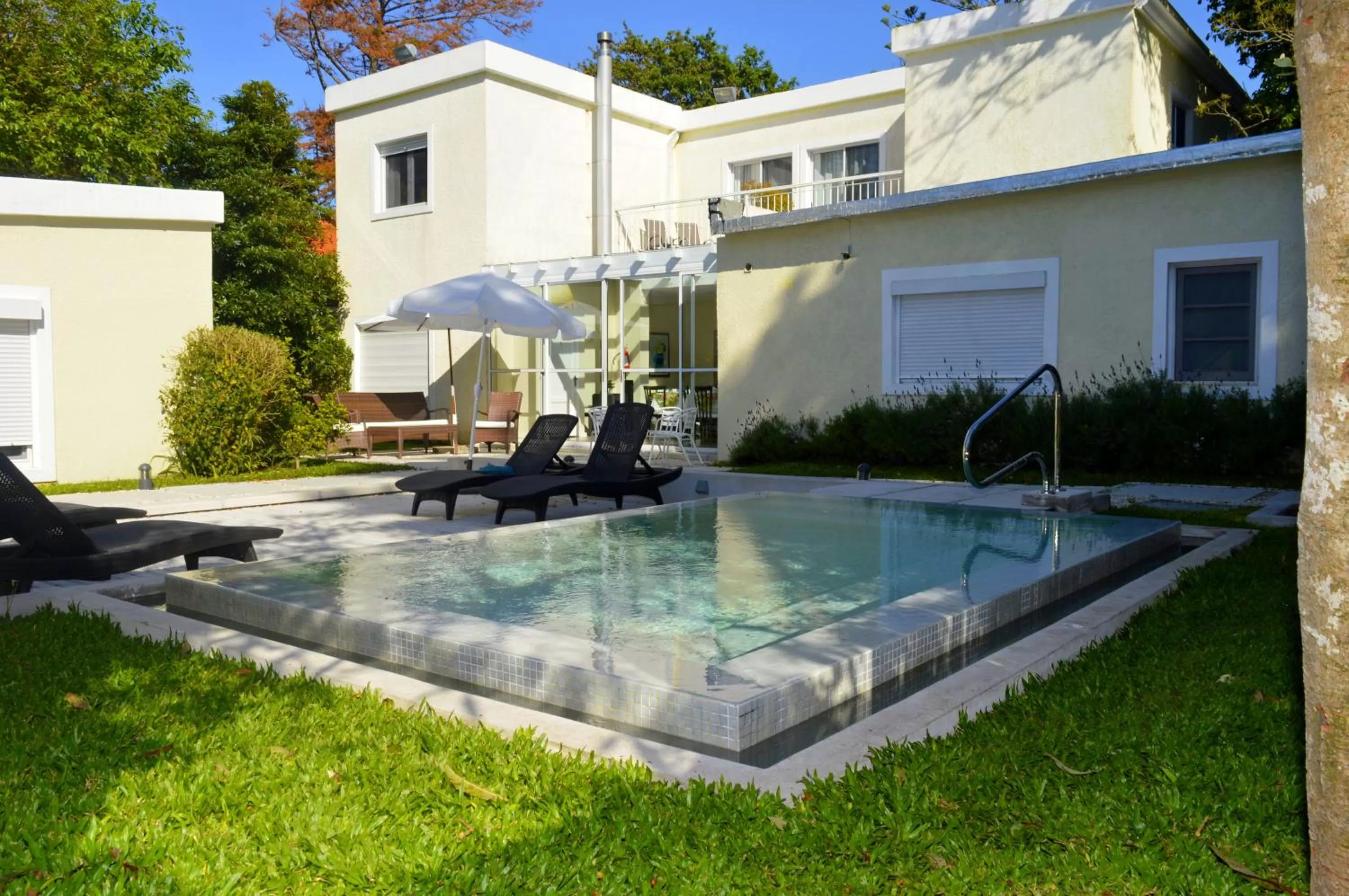 Swimming pool in Joan Miró Hotel