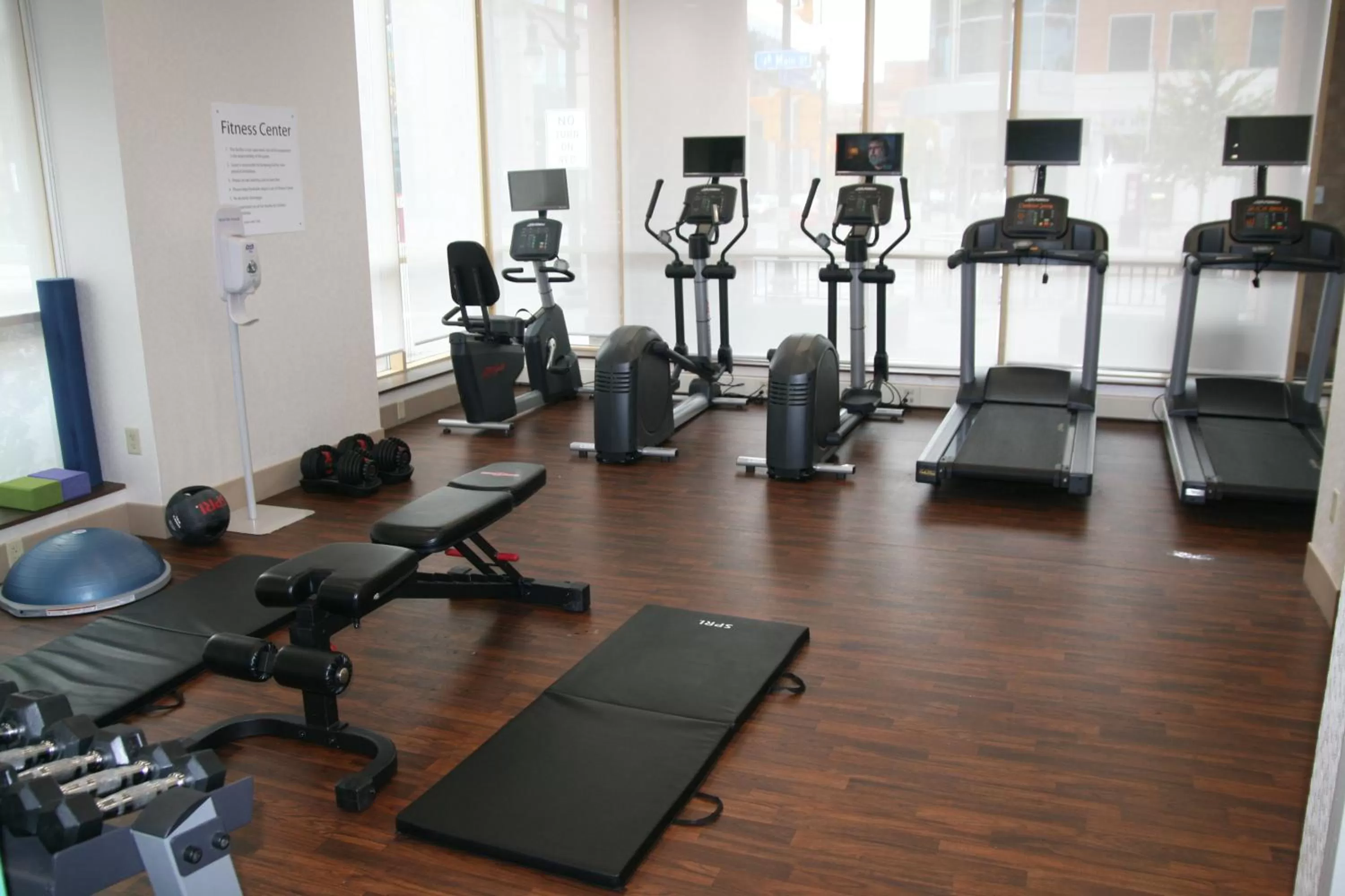 Fitness centre/facilities in Holiday Inn Express & Suites Buffalo Downtown by IHG