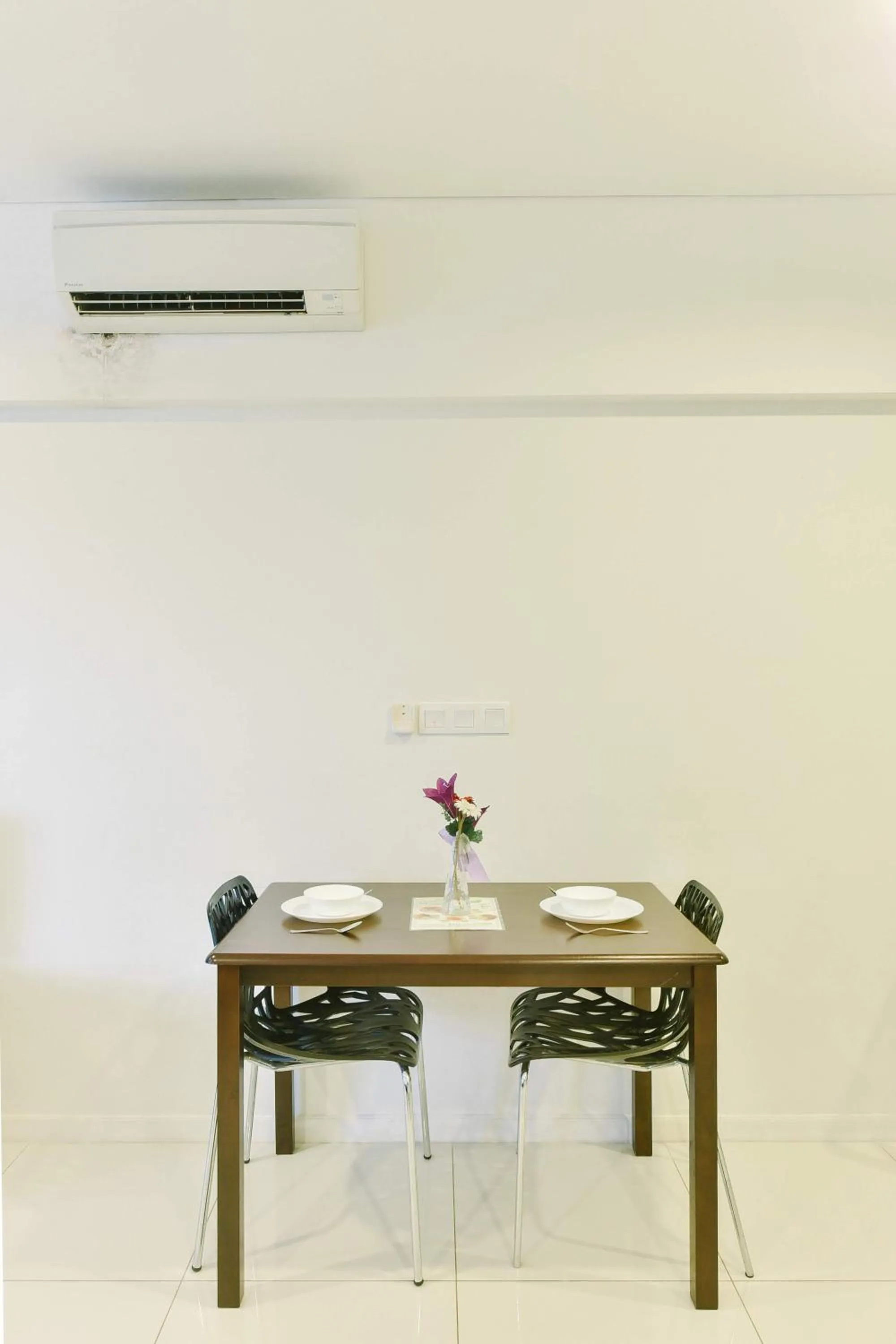 Dining area in Summer Suites Residences by Subhome