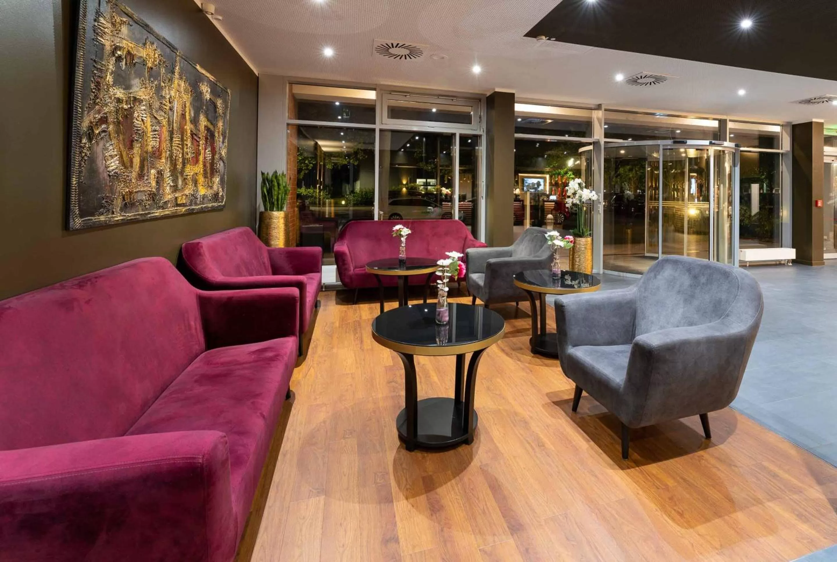 Lobby or reception in PLAZA Premium Karlsruhe