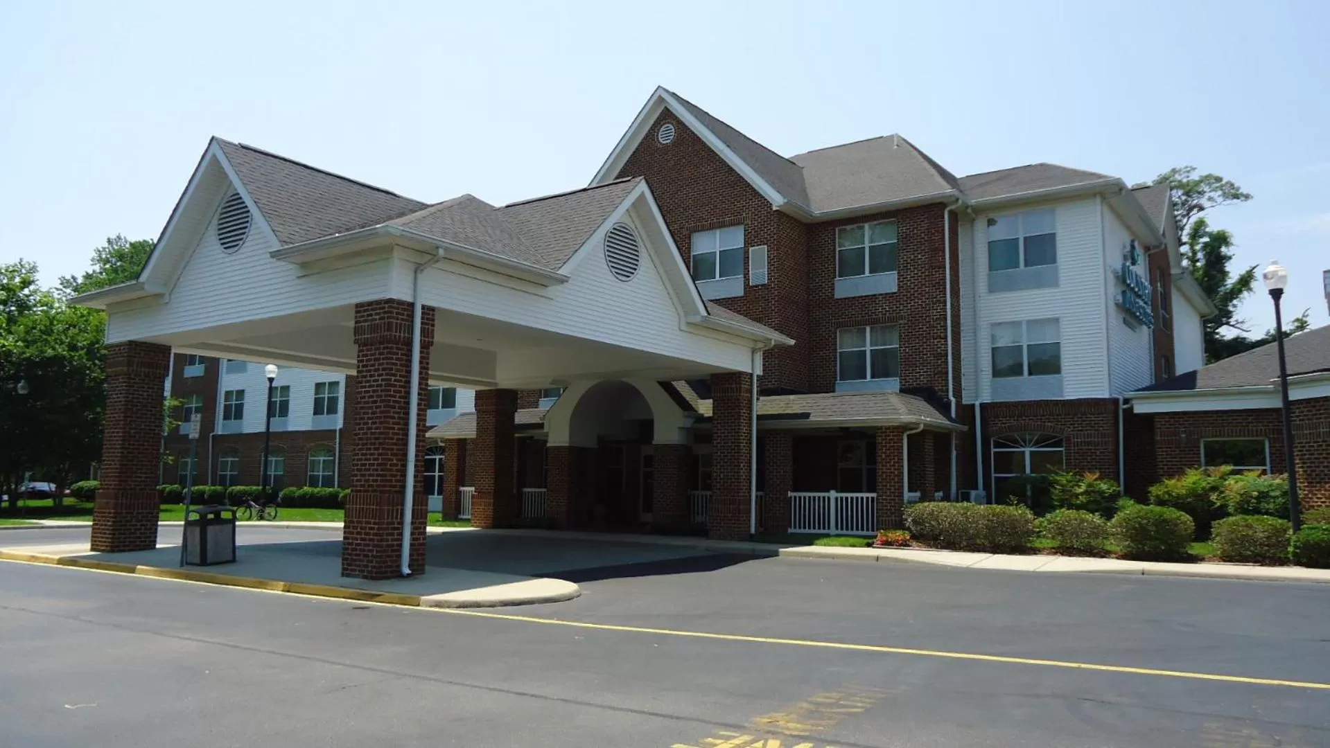 Facade/entrance in Country Inn & Suites by Radisson, Williamsburg Historic Area, VA