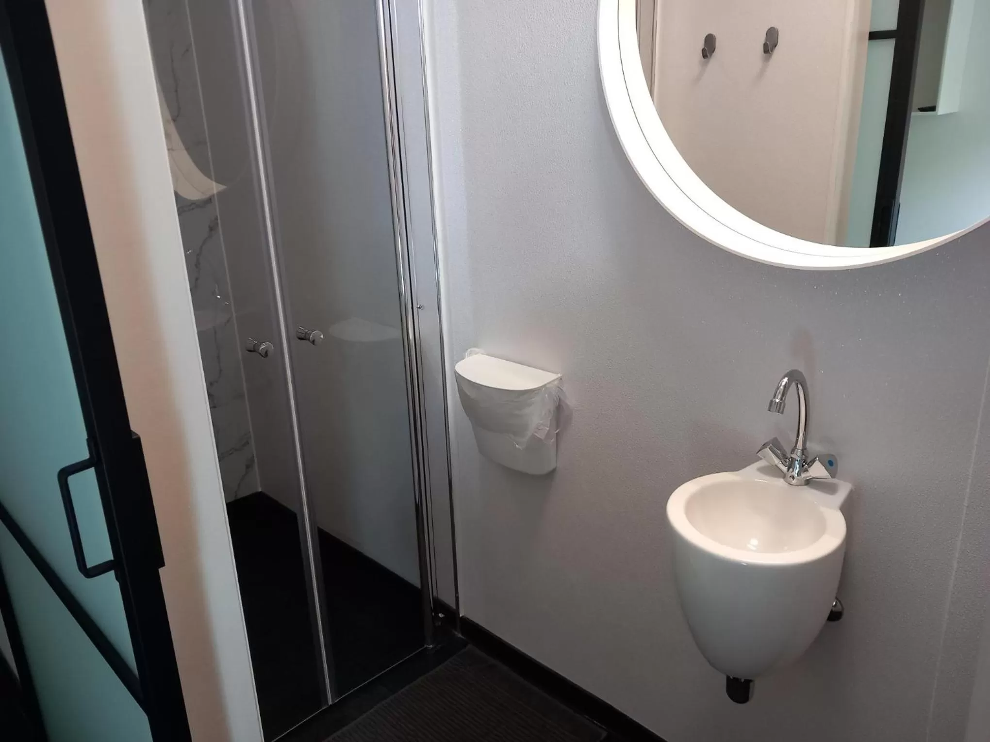 Bathroom in Meschermolen, overnachten in de schuur