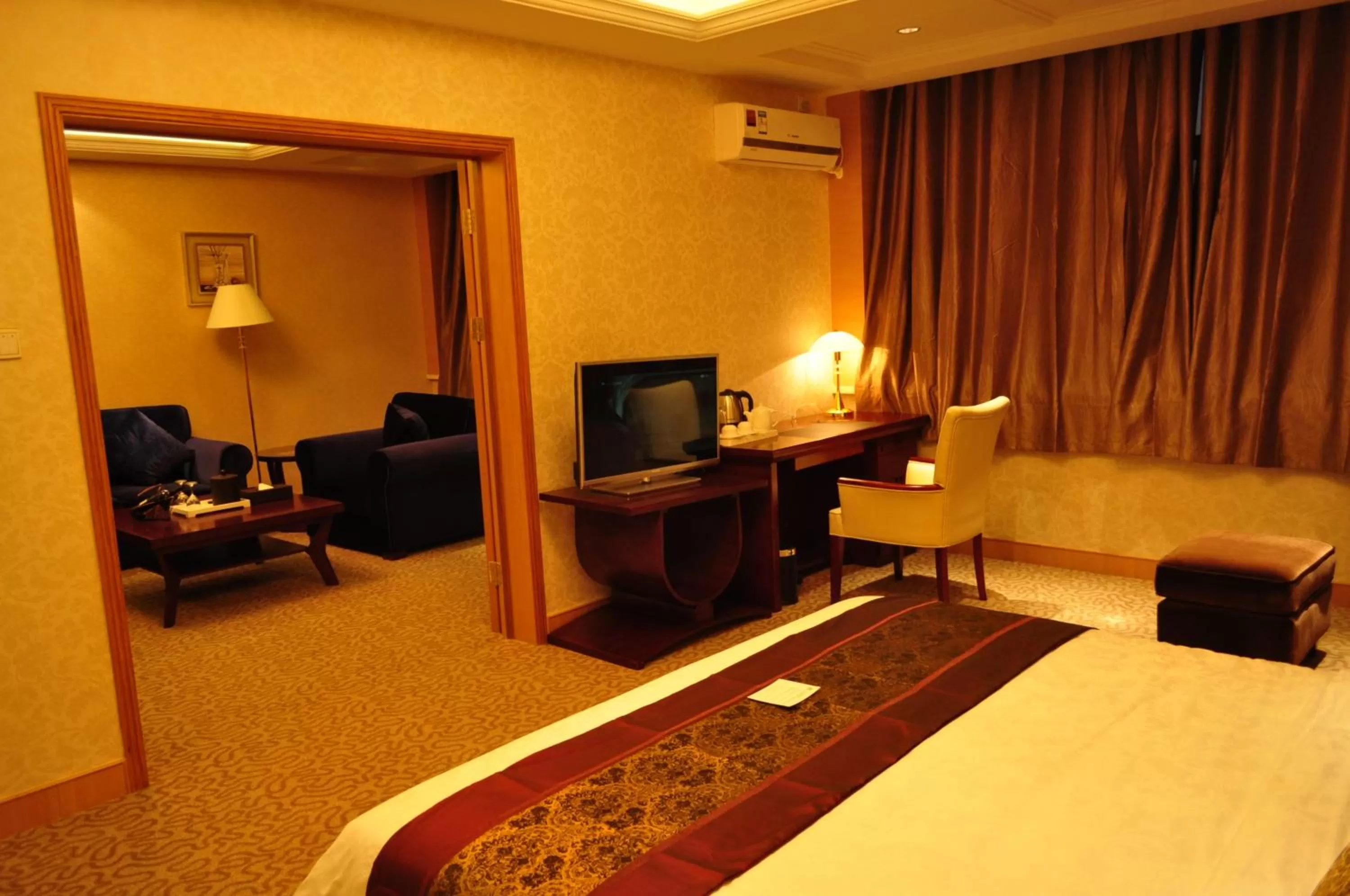 TV and multimedia, TV/Entertainment Center in Sogecoa Golden Peacock