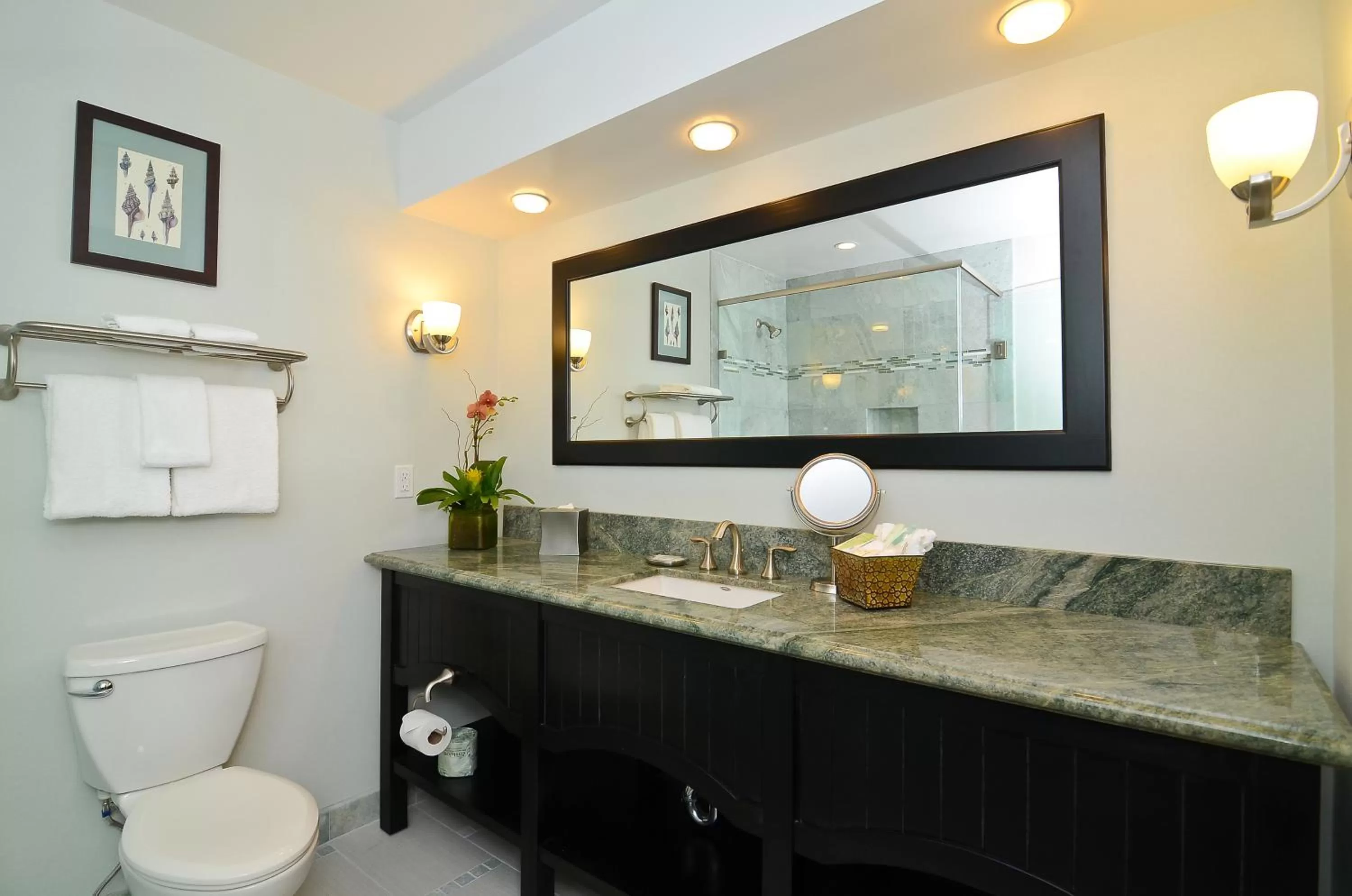 Ground Floor Queen Room with Garden View, Patio in Best Western Premier Hotel Del Mar