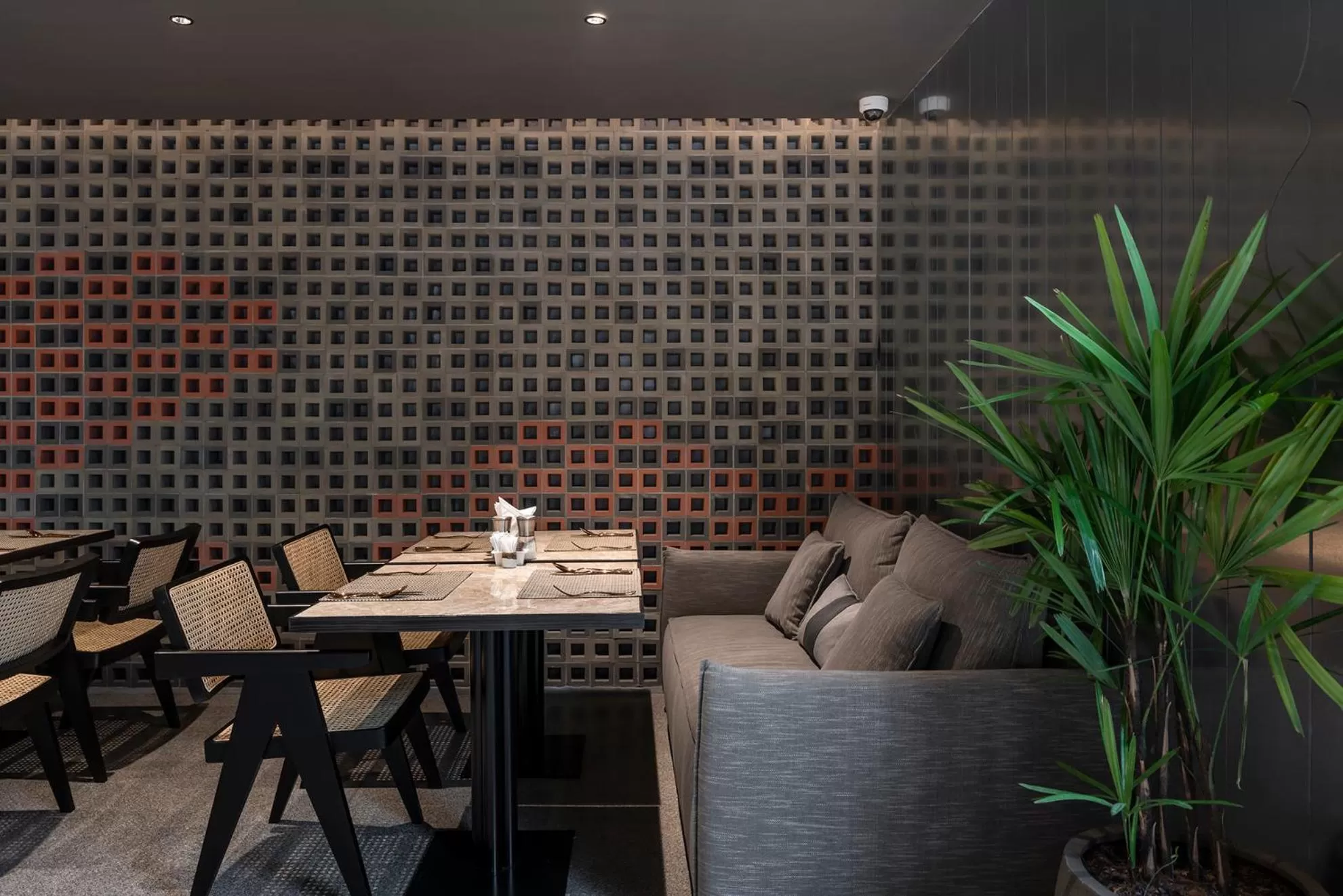 Restaurant/places to eat in Lilit Bang Lumphu Hotel