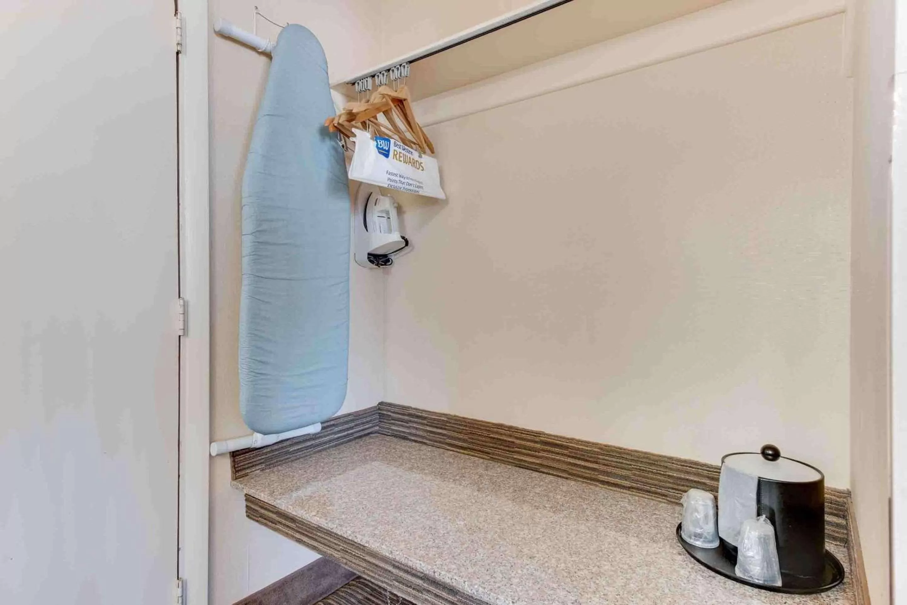 Bedroom in Best Western Movie Manor