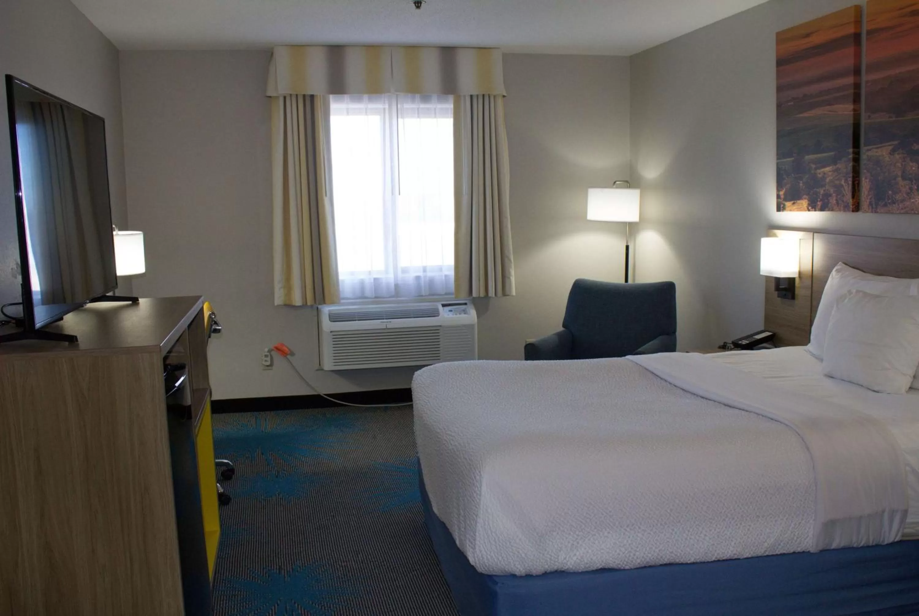 Photo of the whole room, Bed in Days Inn by Wyndham Colby