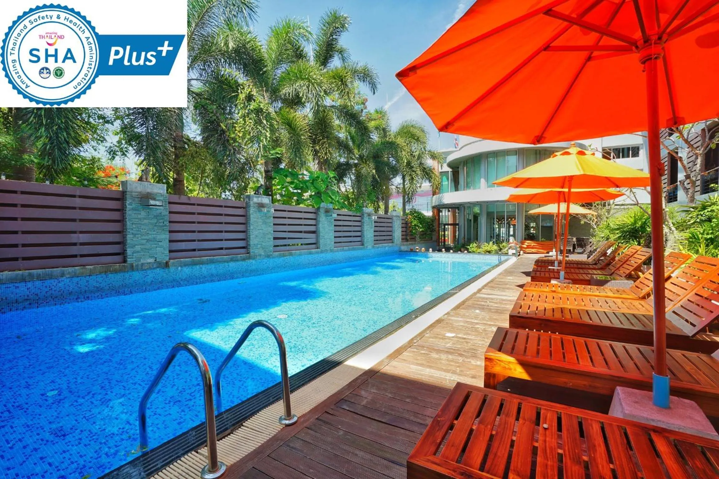 Swimming pool in Baan Suwantawe