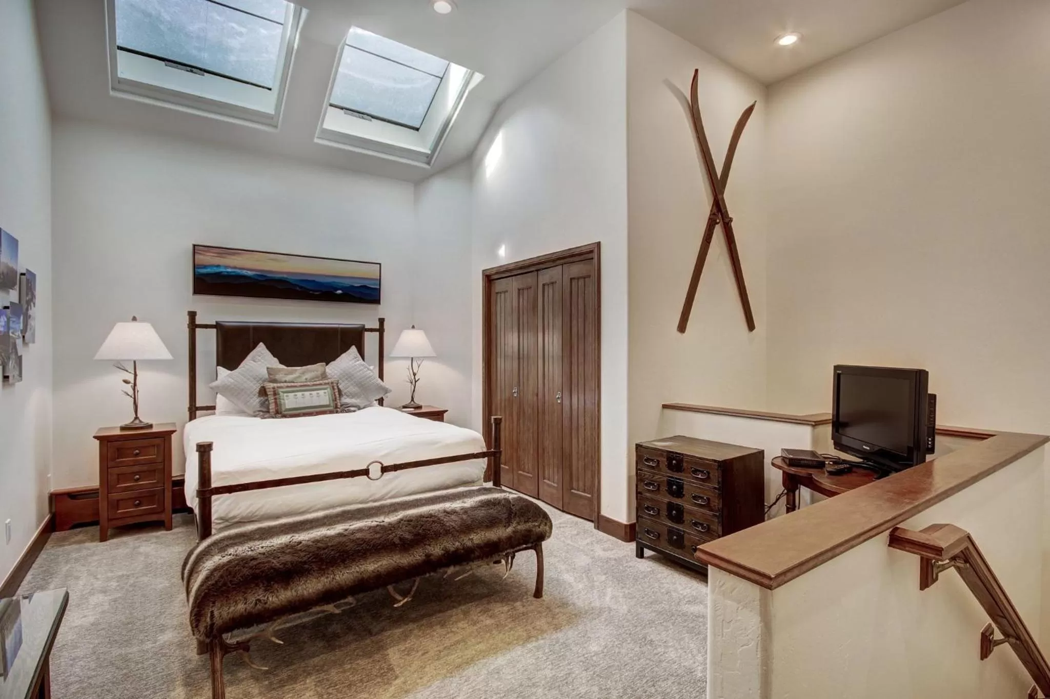 Photo of the whole room, Bed in The Pines Lodge, a RockResort, by Vail Resorts