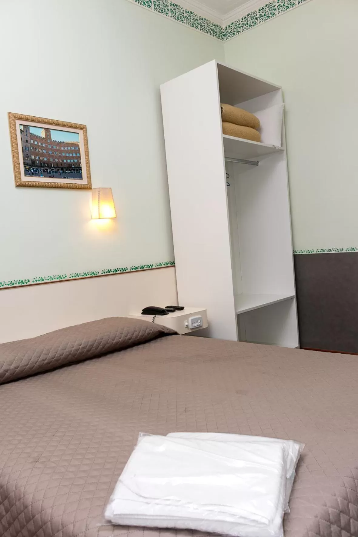 Bedroom, Bed in Hotel Residenza - 400m do inicio da Av Paulista e Metrô Paraiso