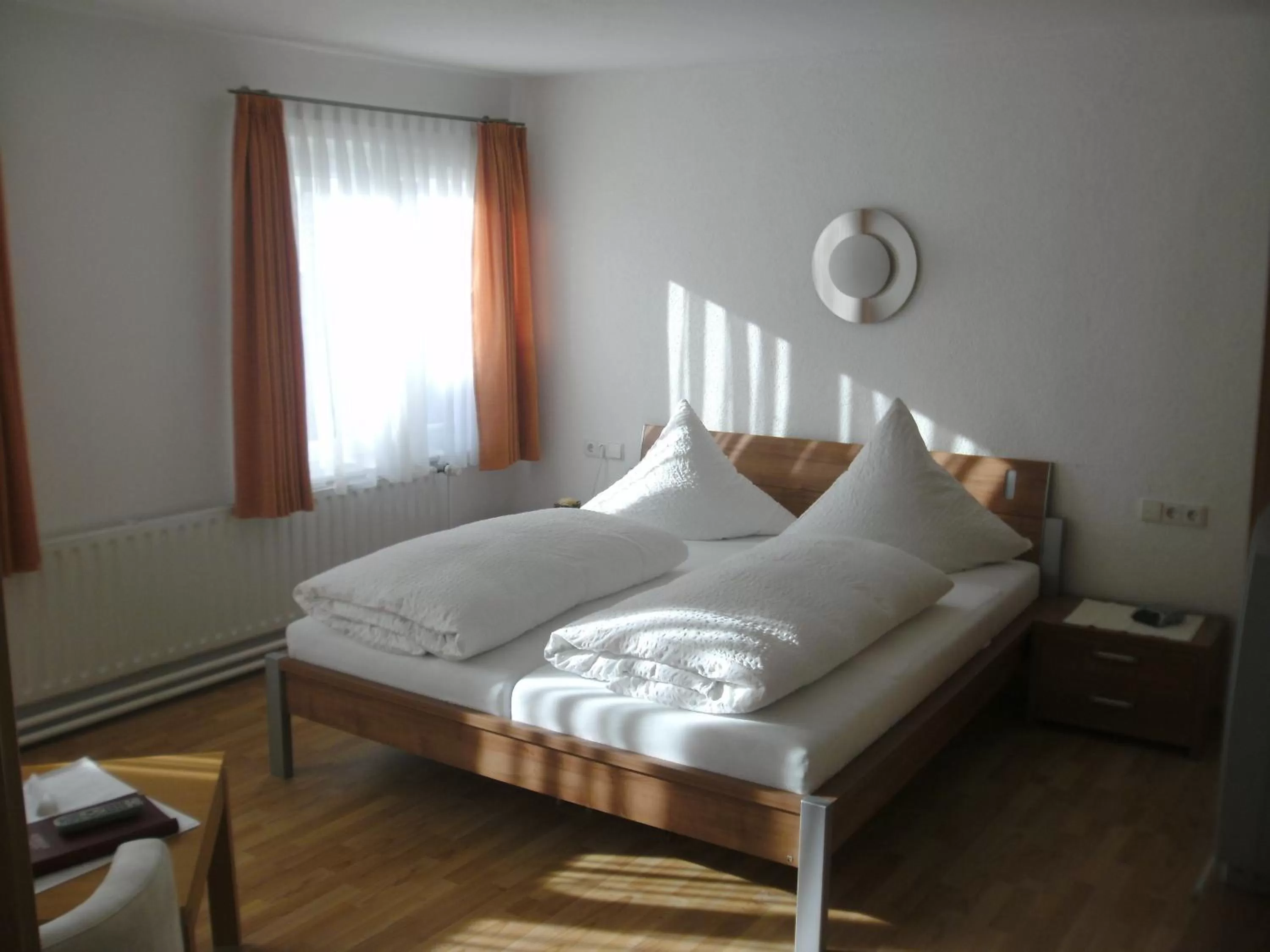 Day, Bed in Gasthof Hosbein