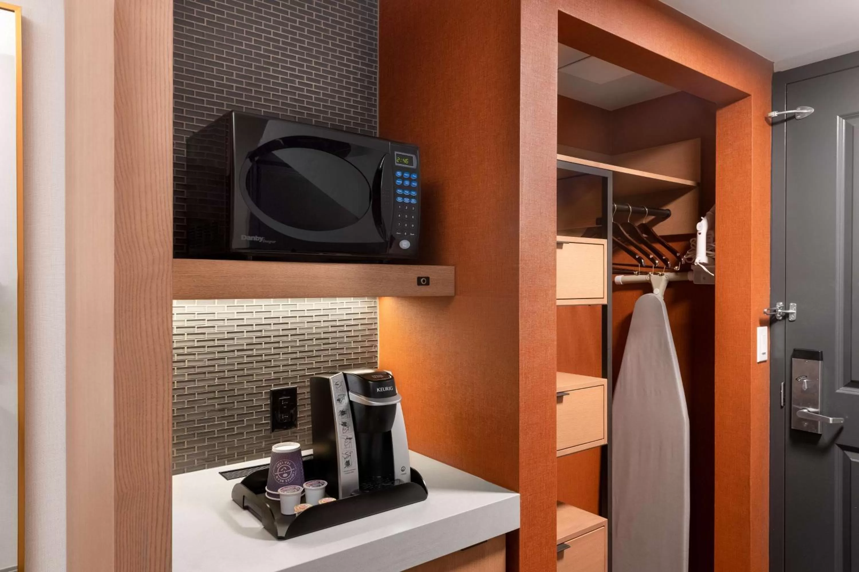 Bedroom in Hilton Garden Inn Toronto Airport