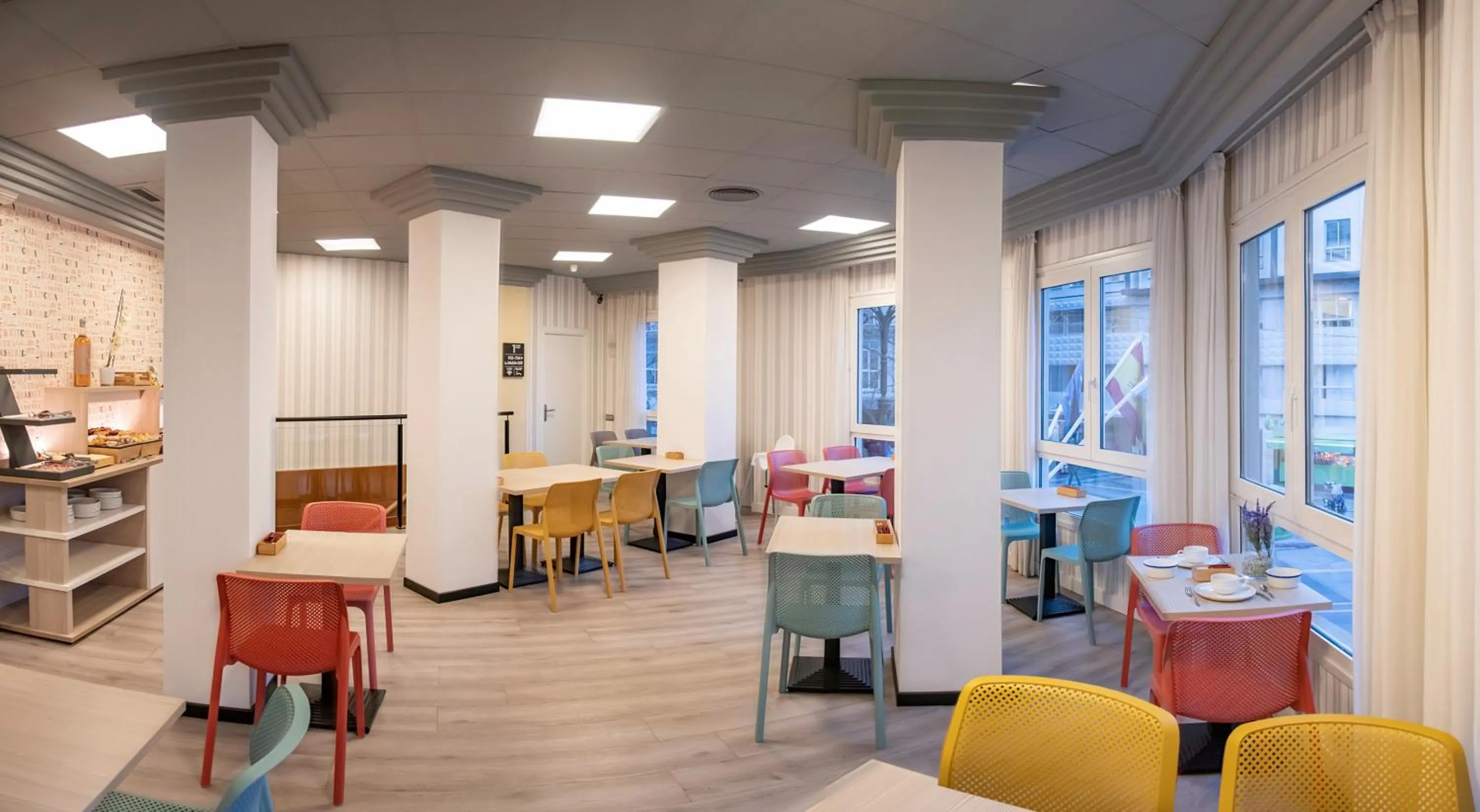 Buffet breakfast in Hotel Mediterraneo Valencia