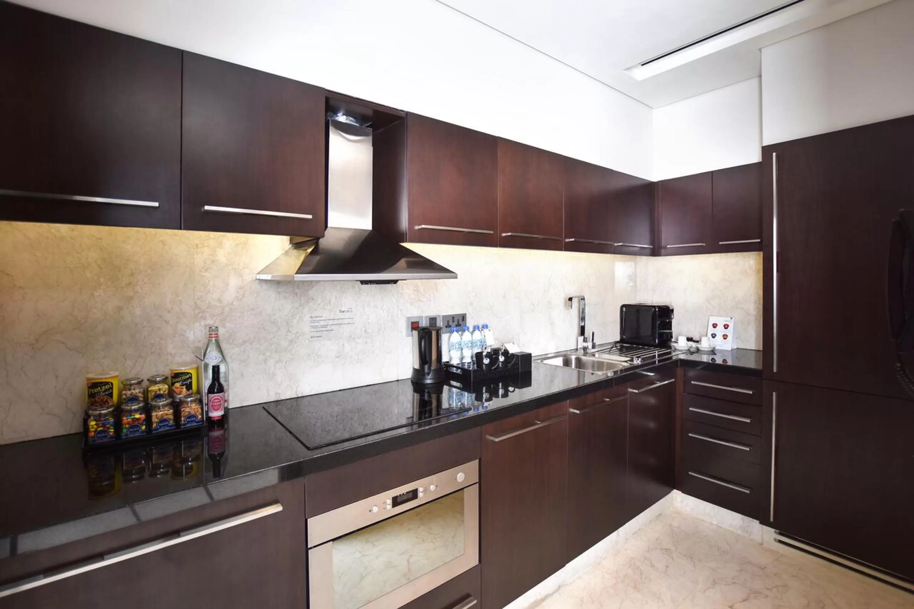 Coffee/tea facilities in Al Ain Rotana