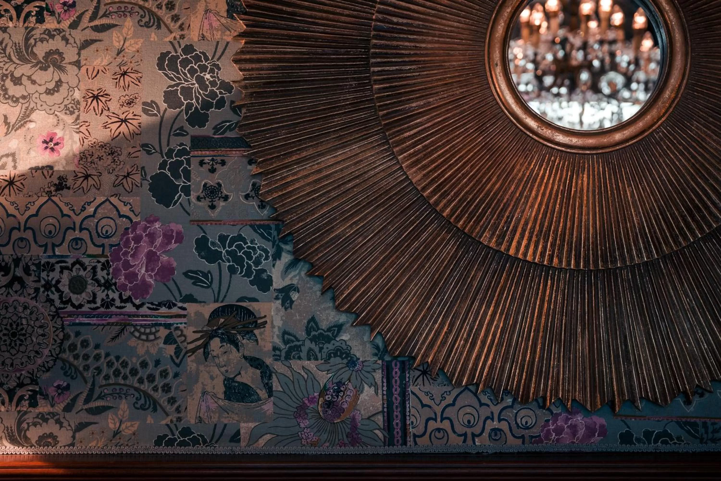 Decorative detail in Hôtel des Deux Clefs