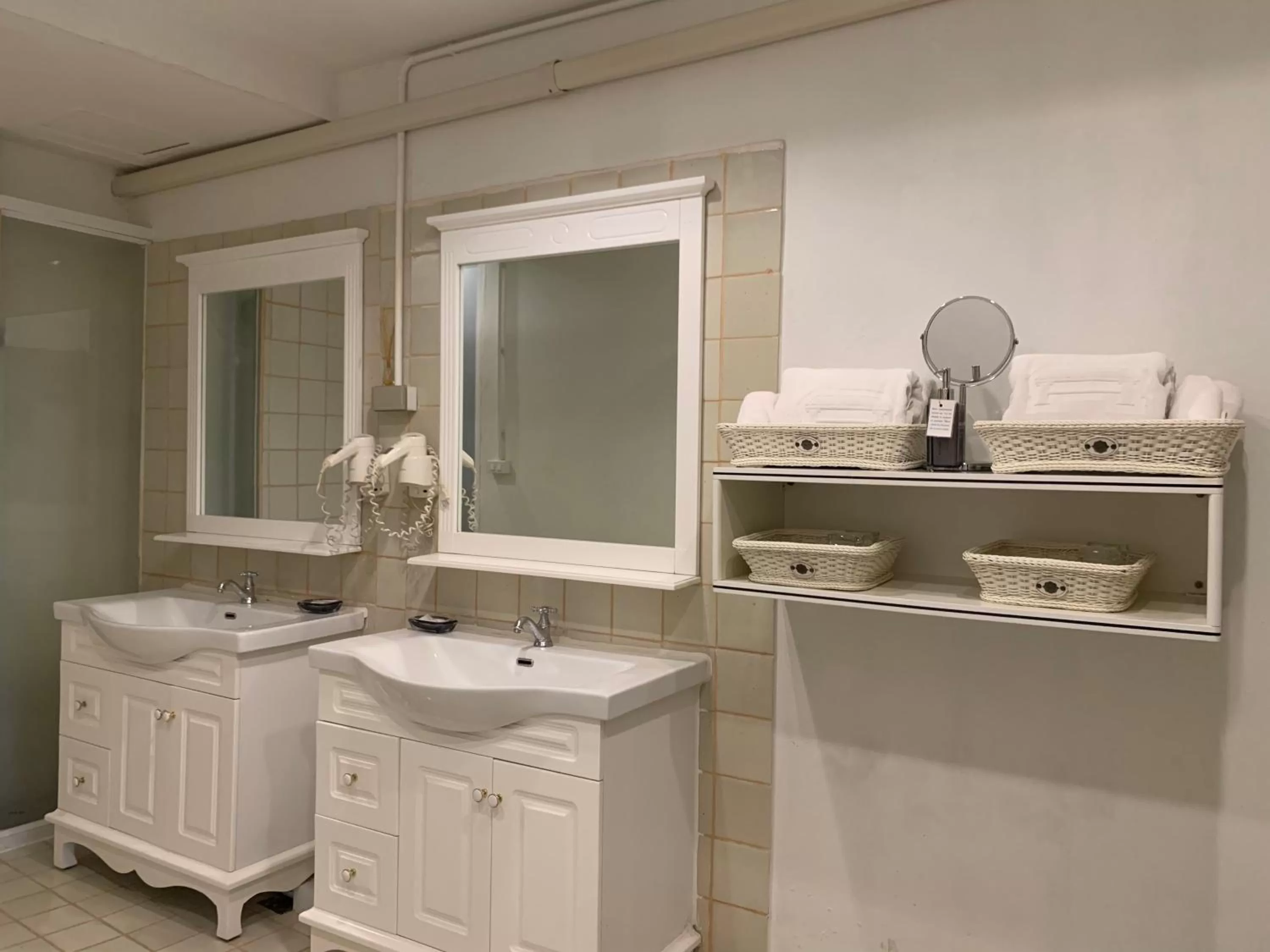 Bathroom in 99 The Gallery Hotel