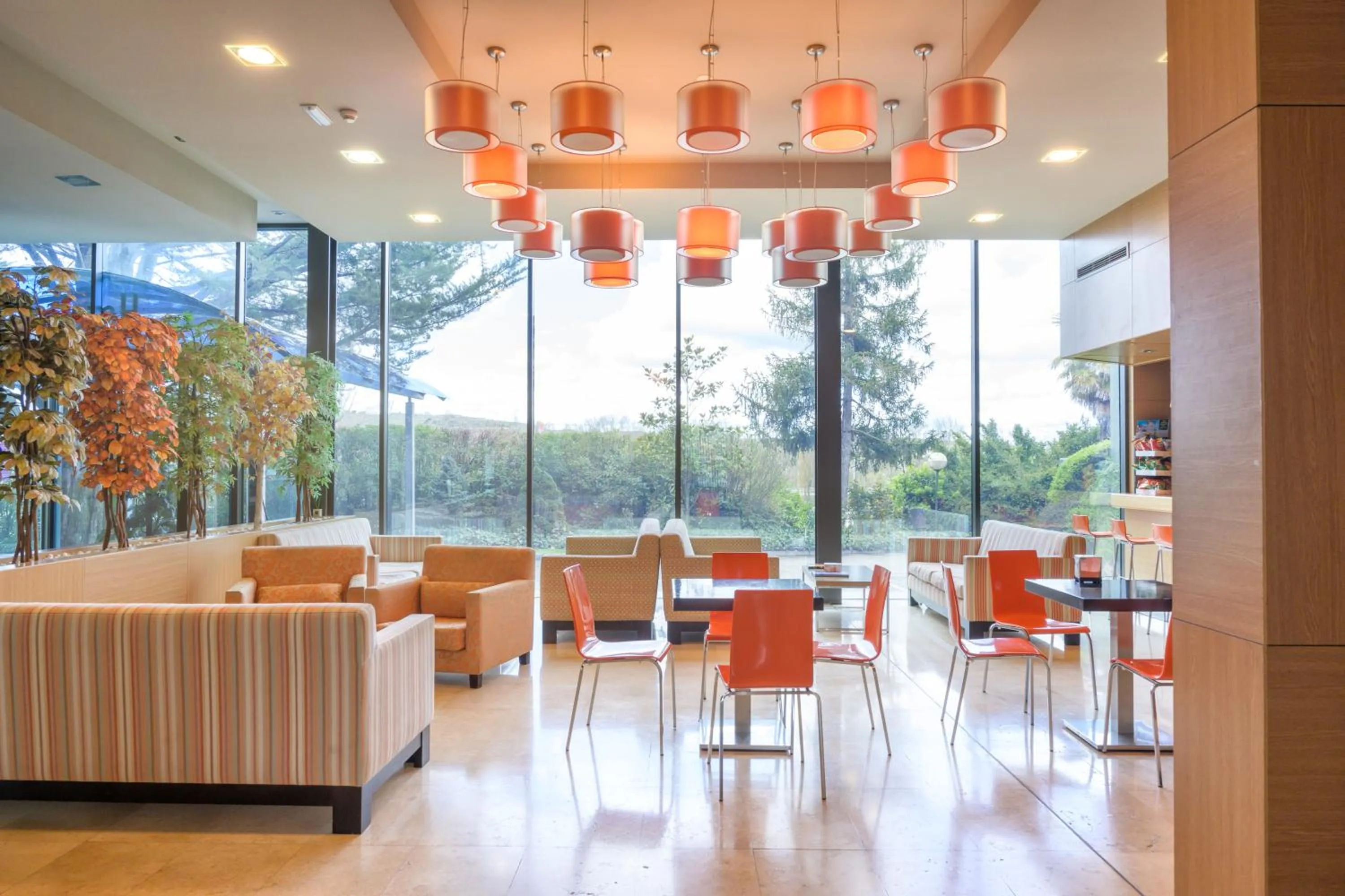 Lounge or bar in Hotel Restaurante El Valles 4 ESTRELLAS