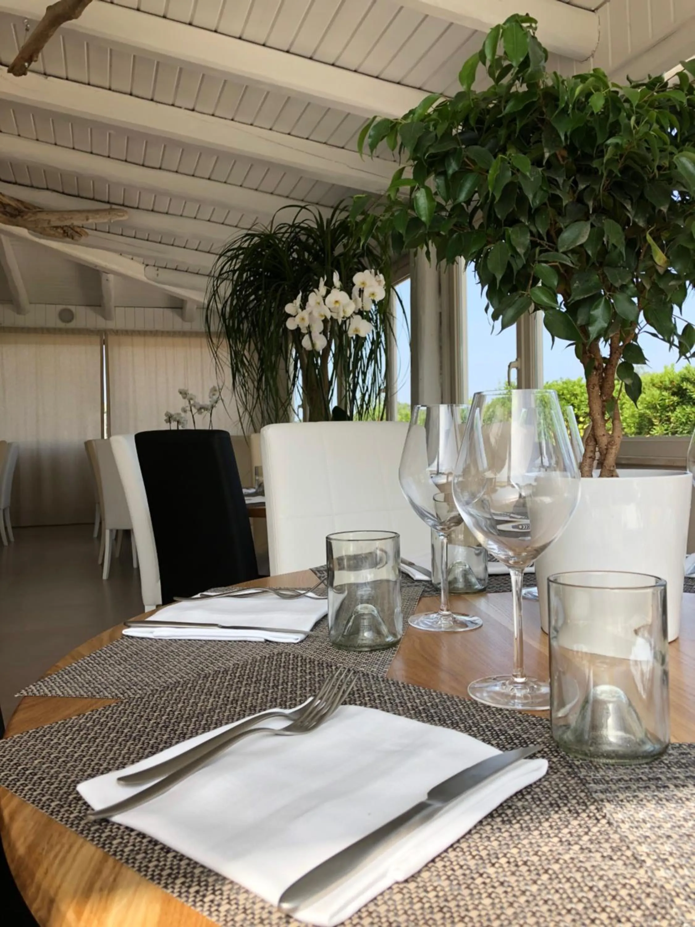 Restaurant/places to eat in Love & Fama Hotel