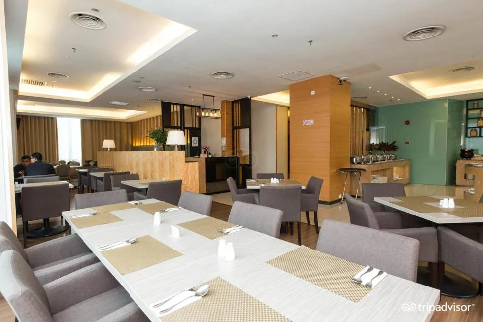 Restaurant/places to eat in WP Hotel