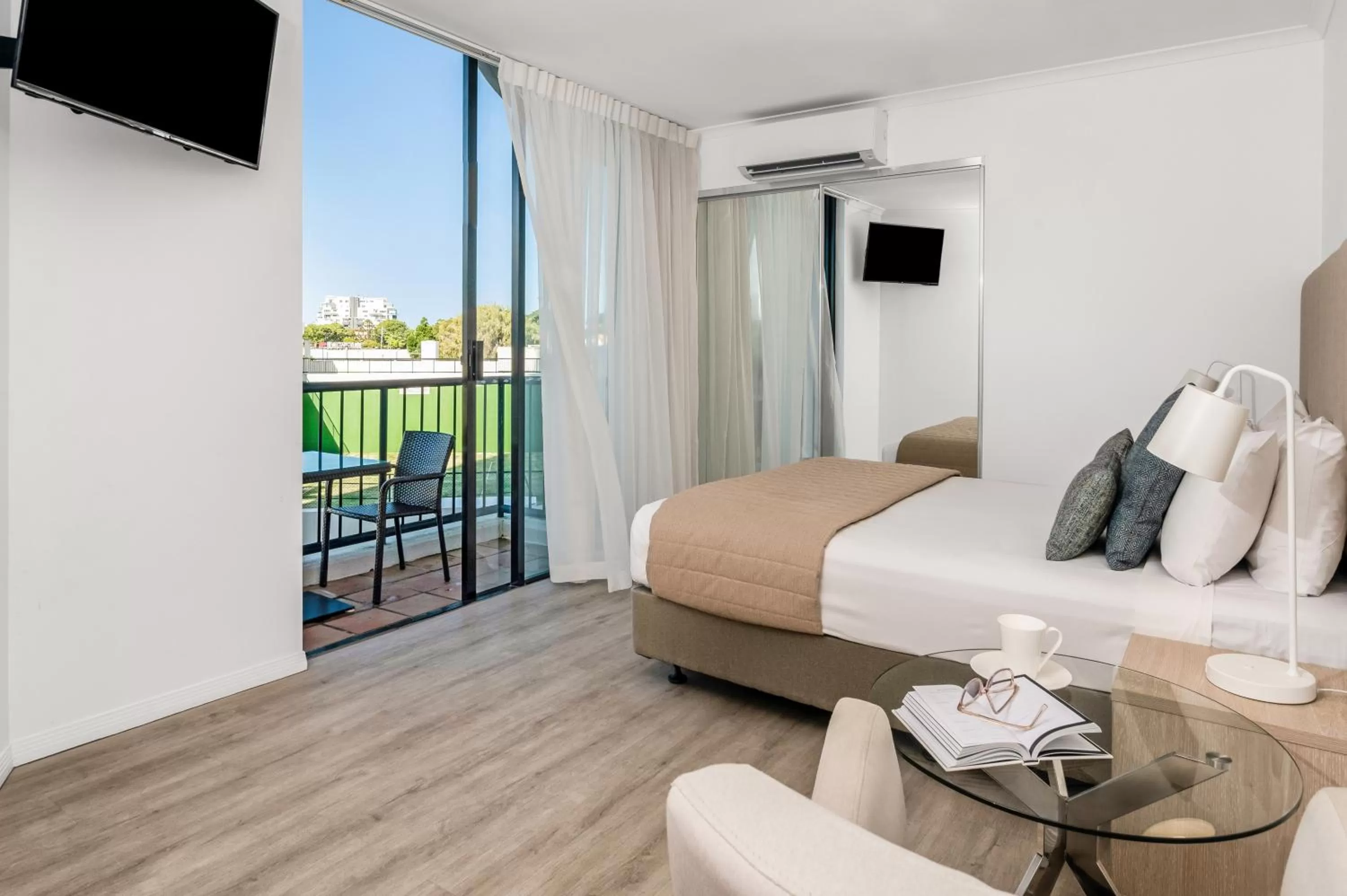 Bedroom, Bed in Mantra Coolangatta Beach