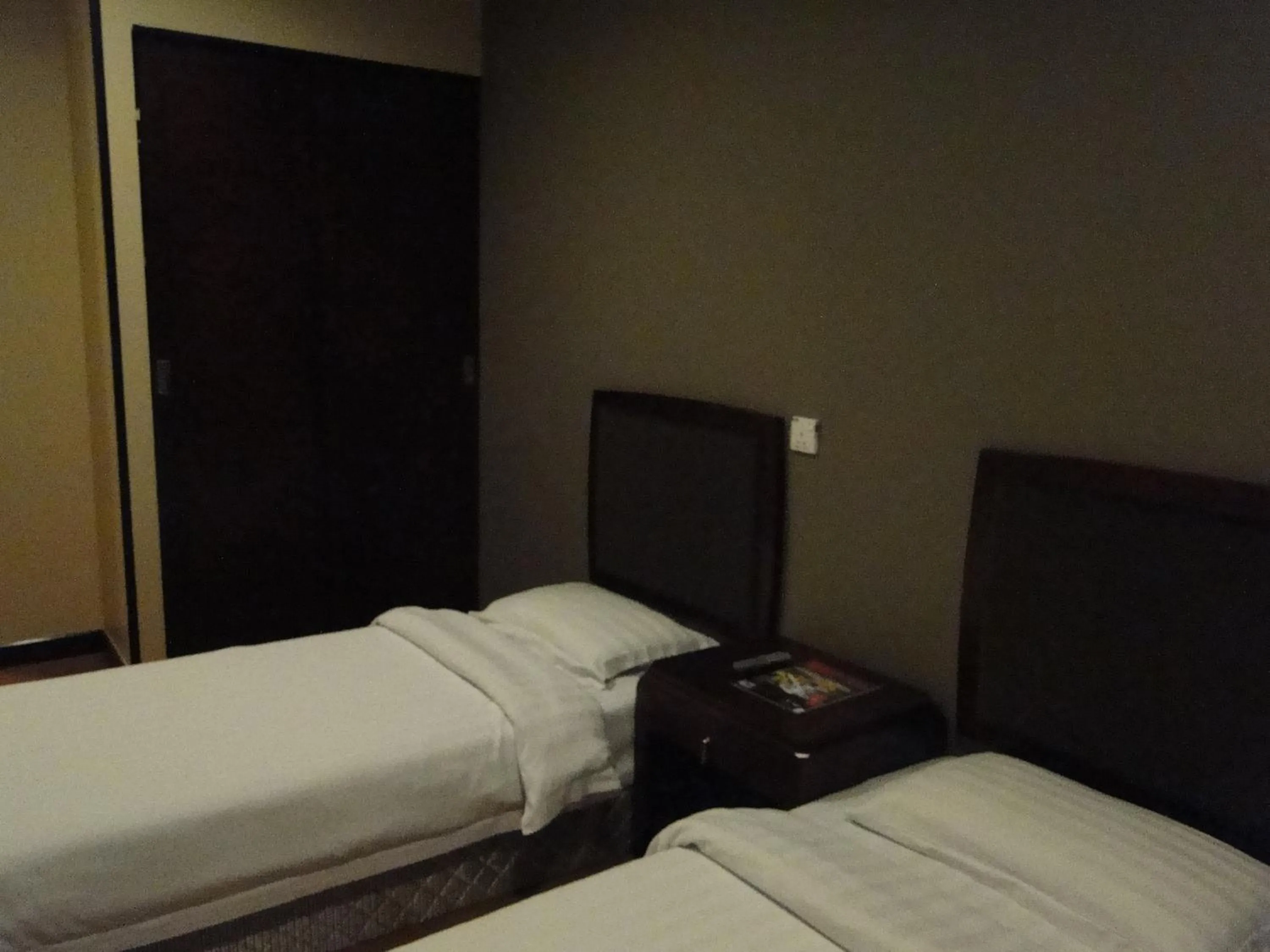 Bed in Hotel Sadong88