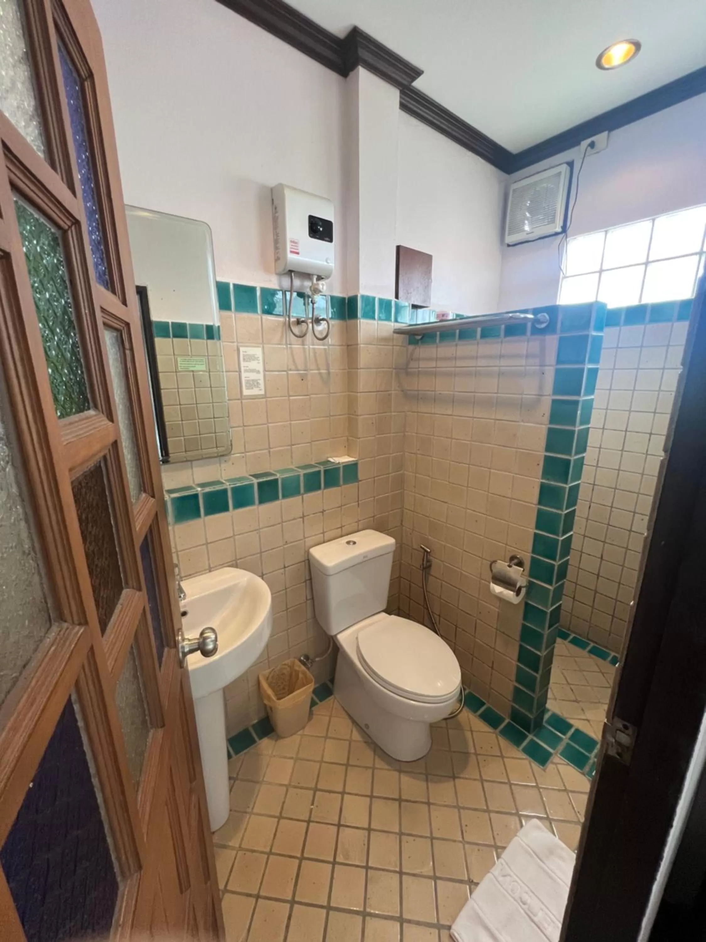 Toilet in Pha Thai House