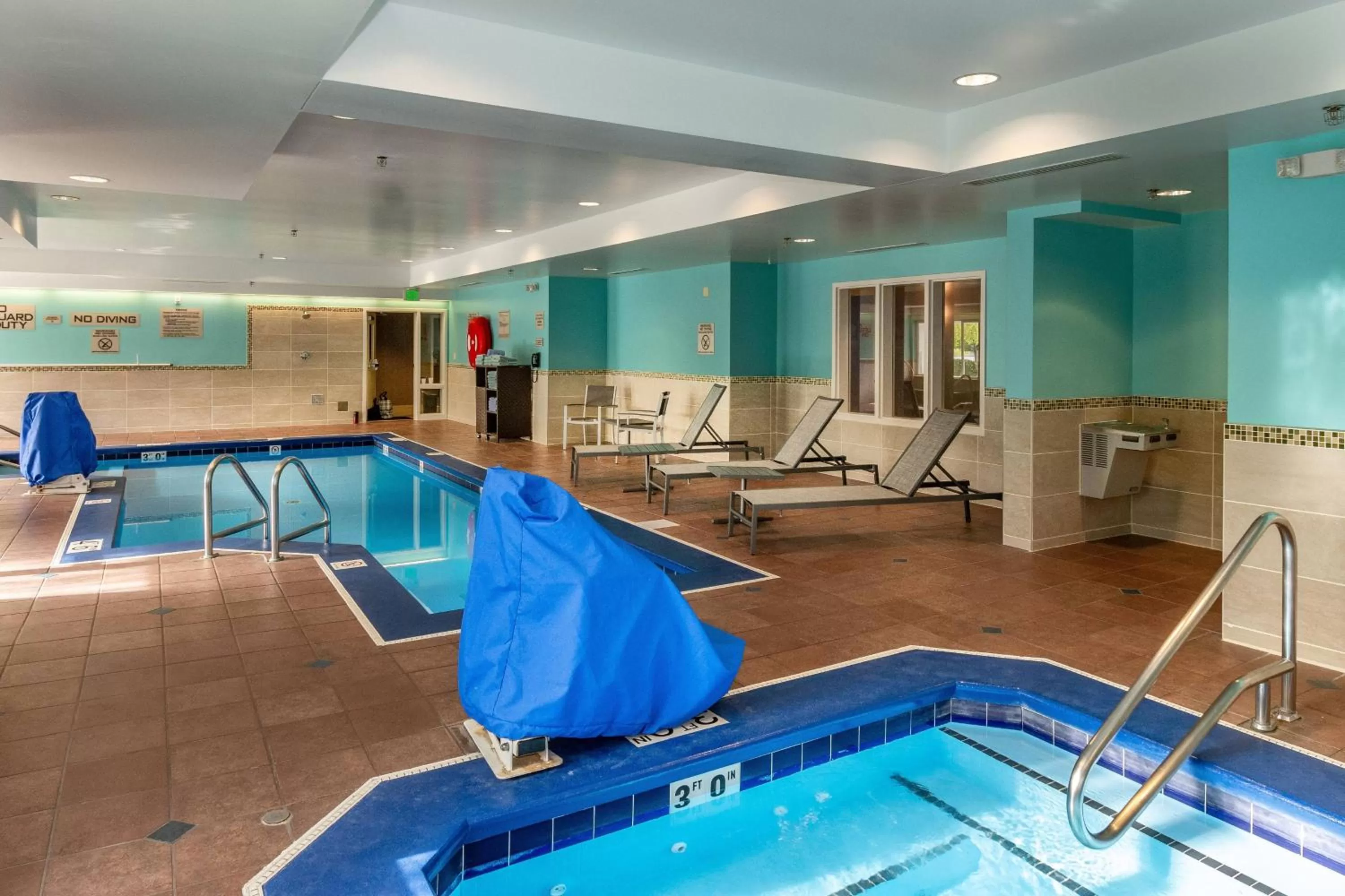 Swimming pool in SpringHill Suites Anchorage Midtown