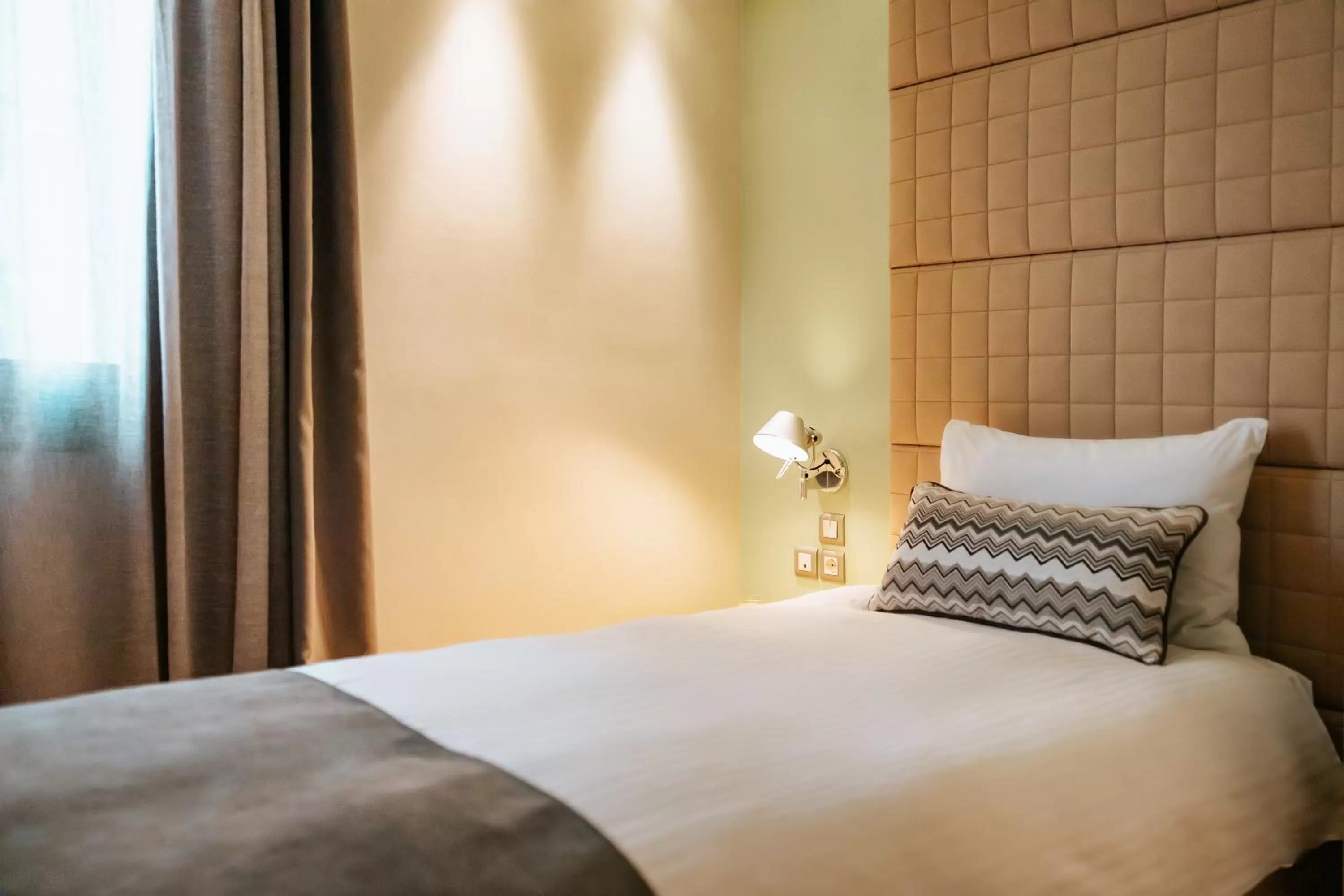 Bed in Domotel Olympia