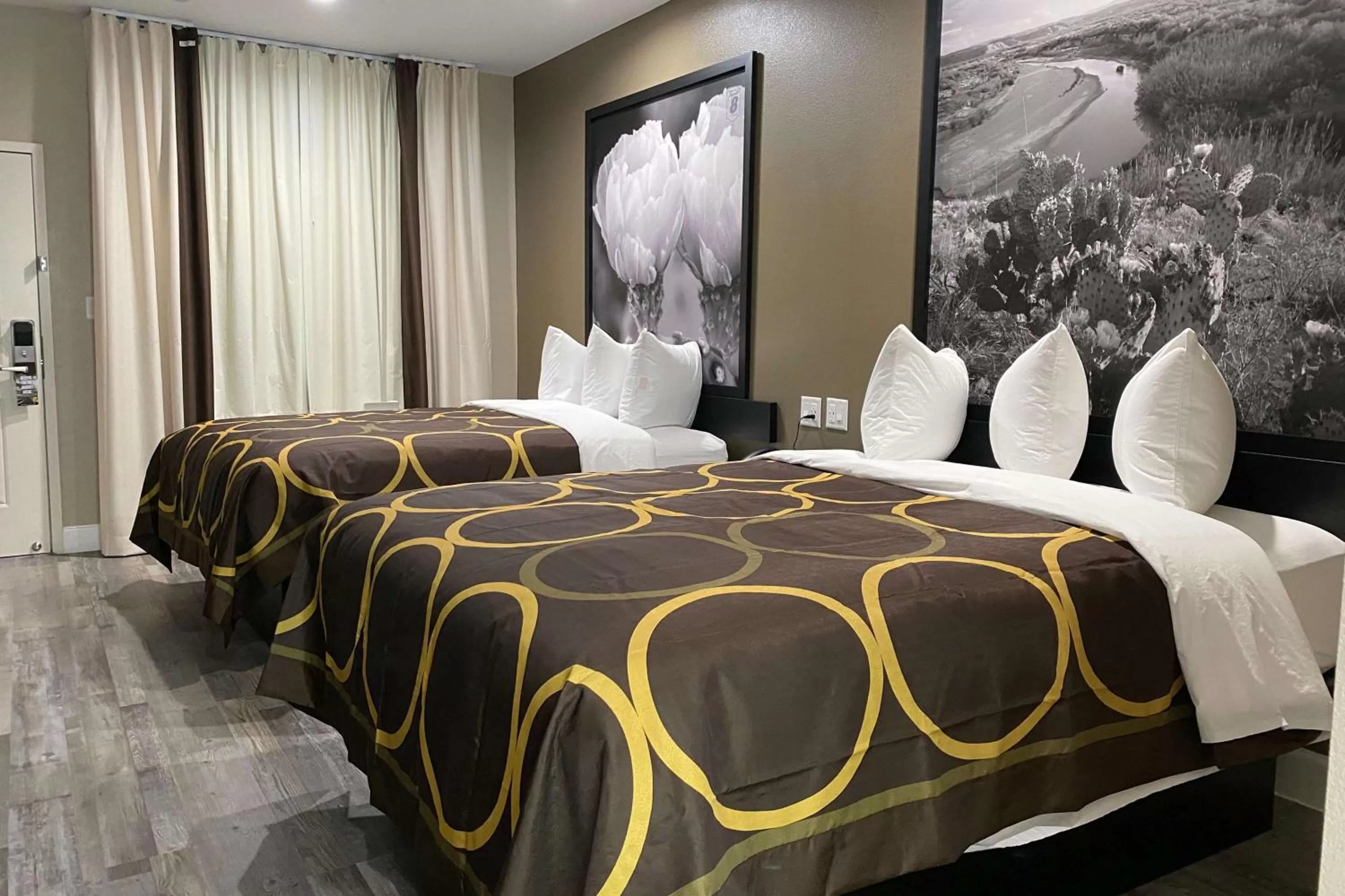 Photo of the whole room, Bed in Super 8 by Wyndham Houston NW Beltway 8-West Rd